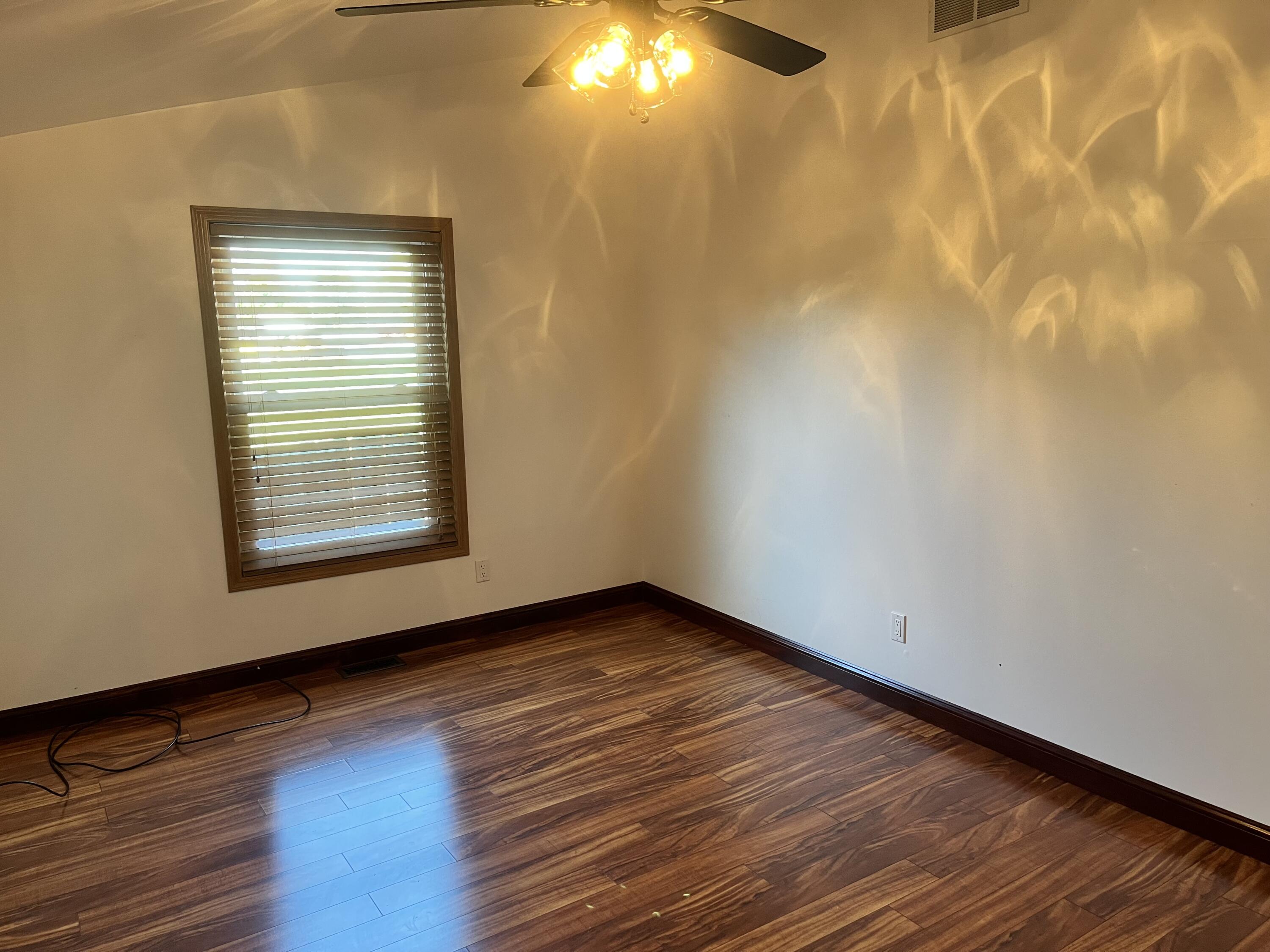 3048 Vineland Avenue Property Photo 12