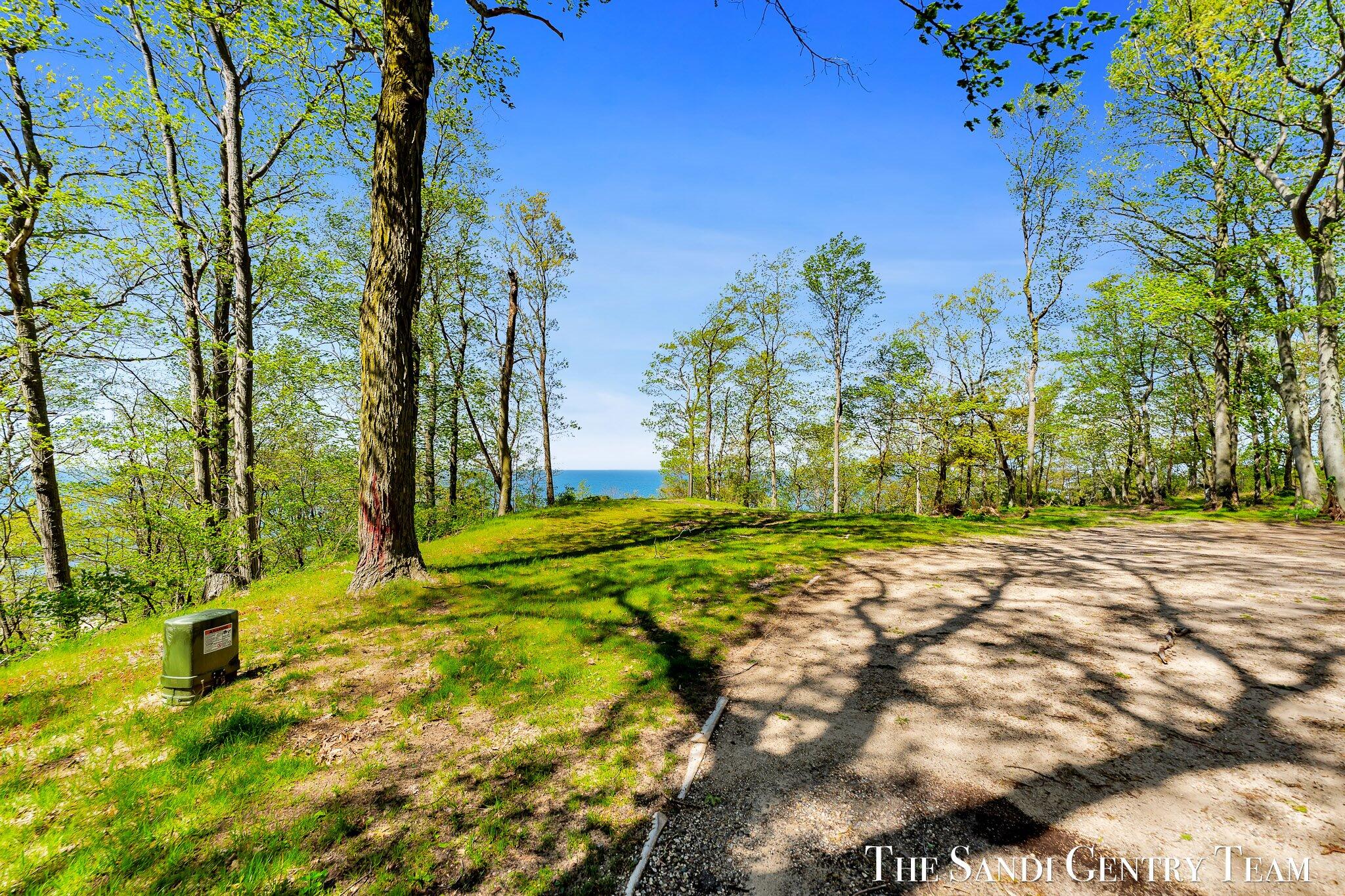 18111 Ridge Drive Property Photo 4