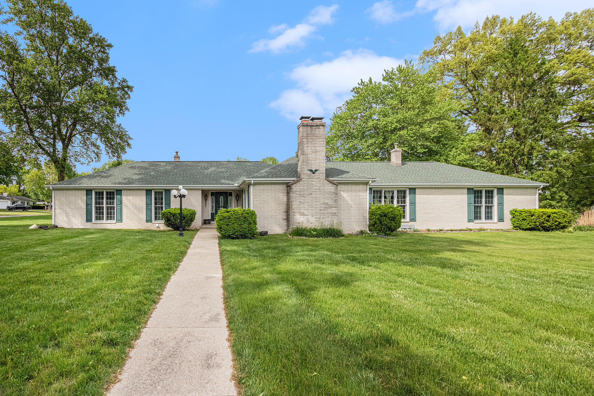 925 Plym Road Property Photo 1