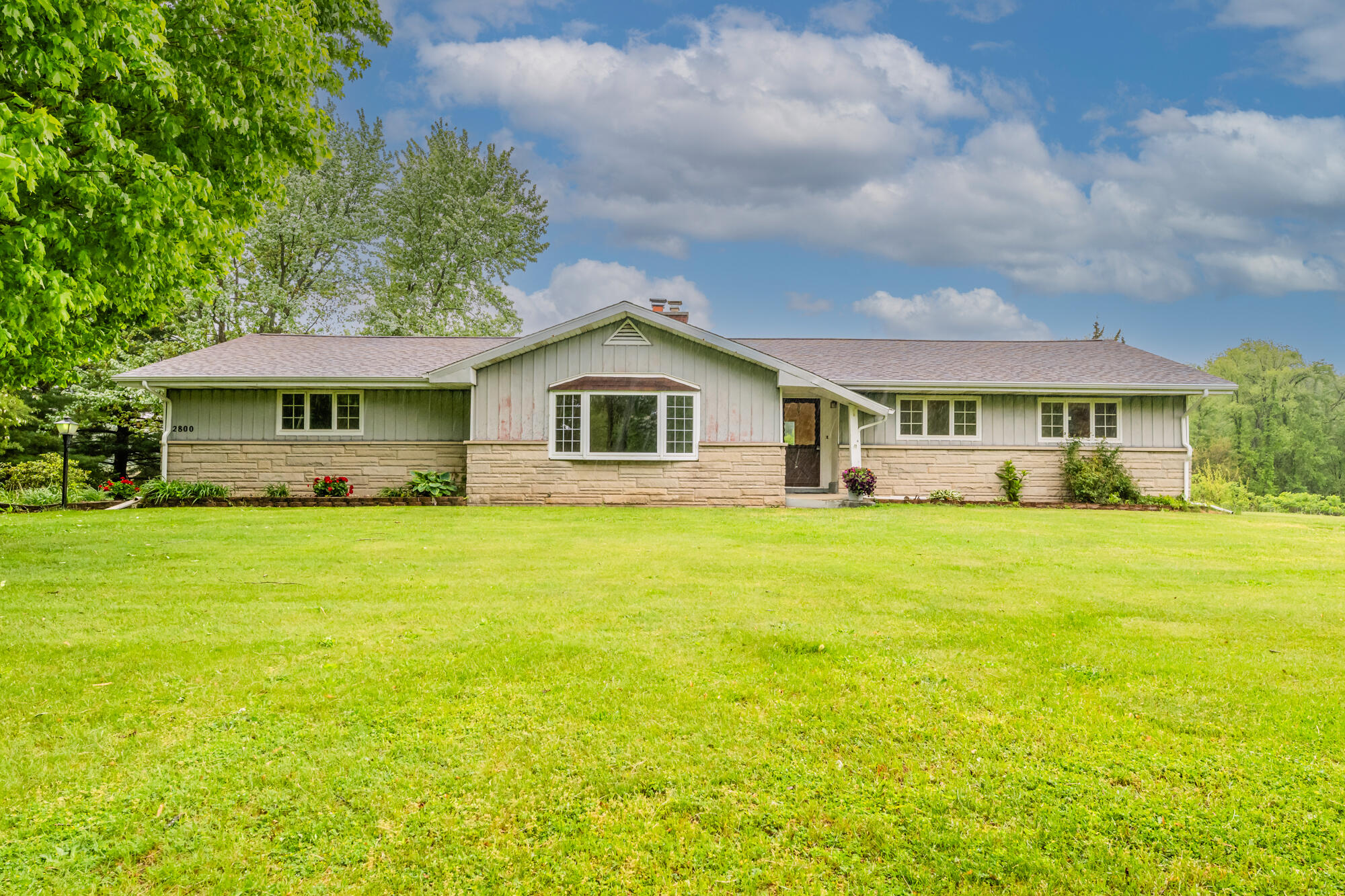 2800 Mayflower Road Property Photo 1