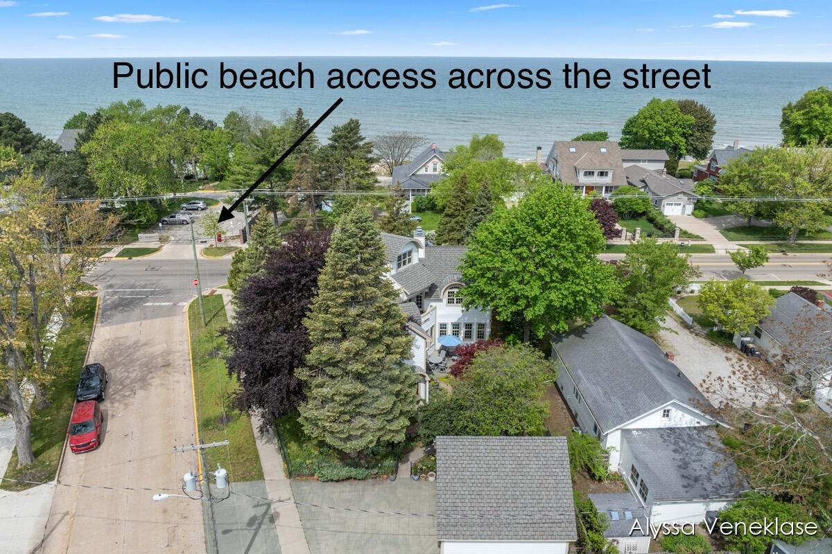 404 N Shore Drive Property Photo 2