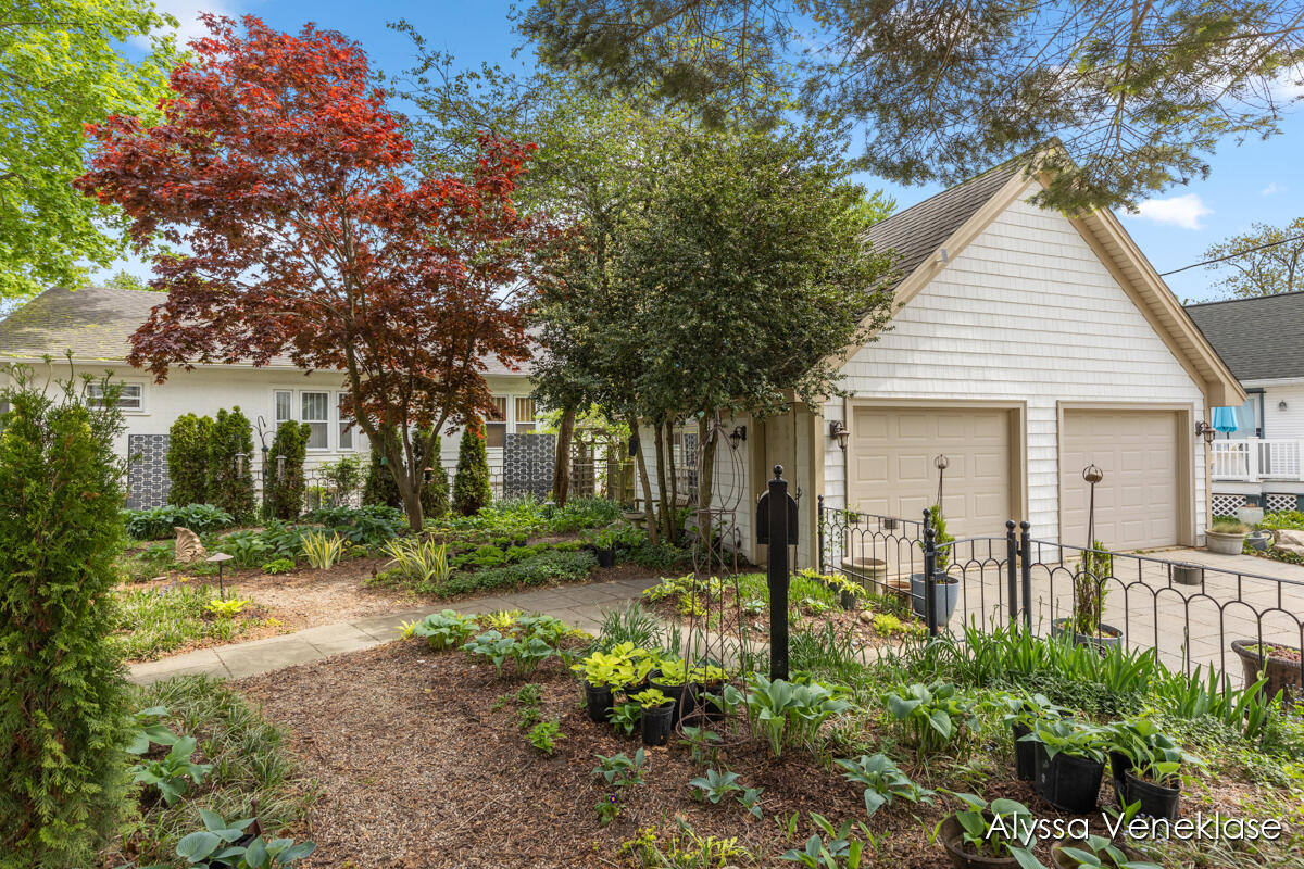 404 N Shore Drive Property Photo 4