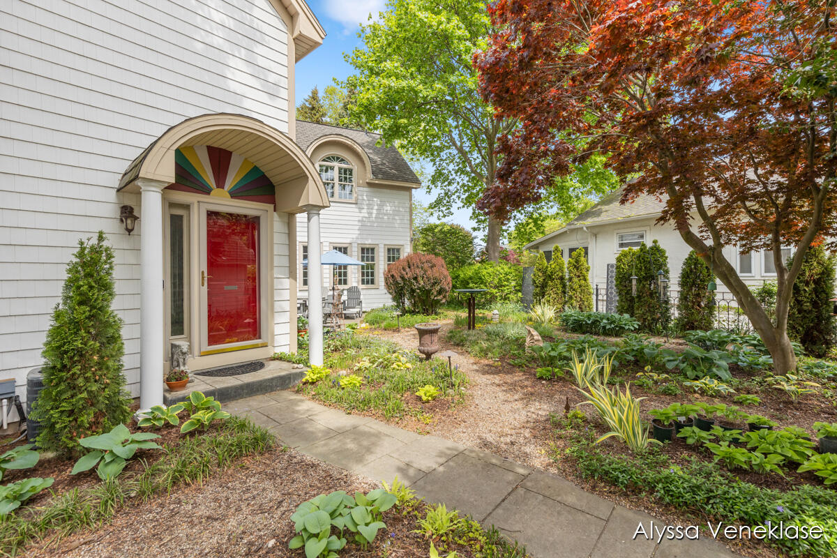 404 N Shore Drive Property Photo 5
