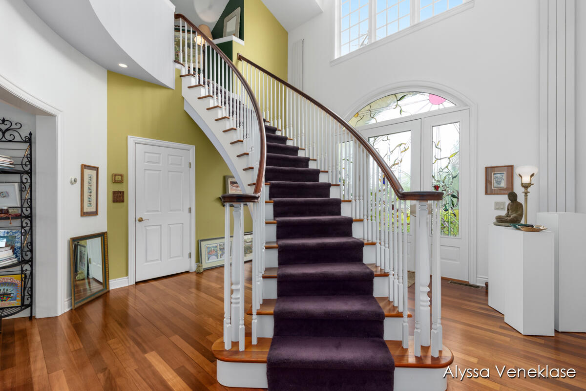 404 N Shore Drive Property Photo 6