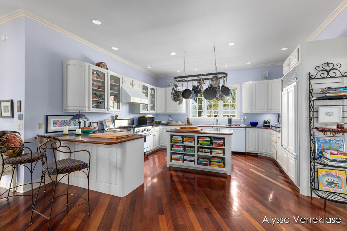 404 N Shore Drive Property Photo 10