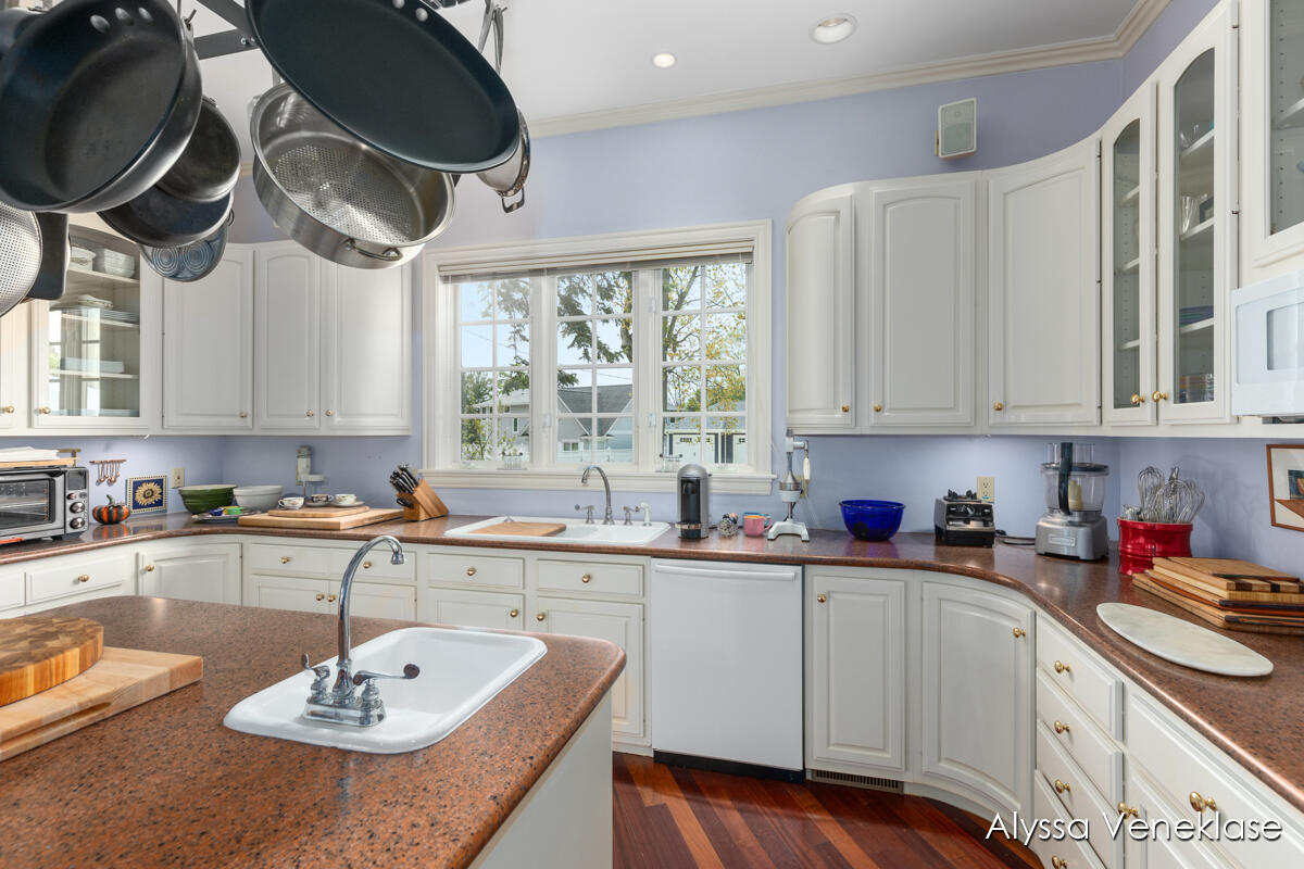404 N Shore Drive Property Photo 11
