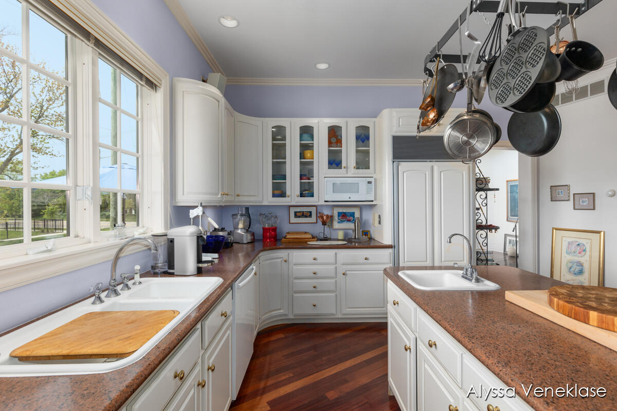 404 N Shore Drive Property Photo 12