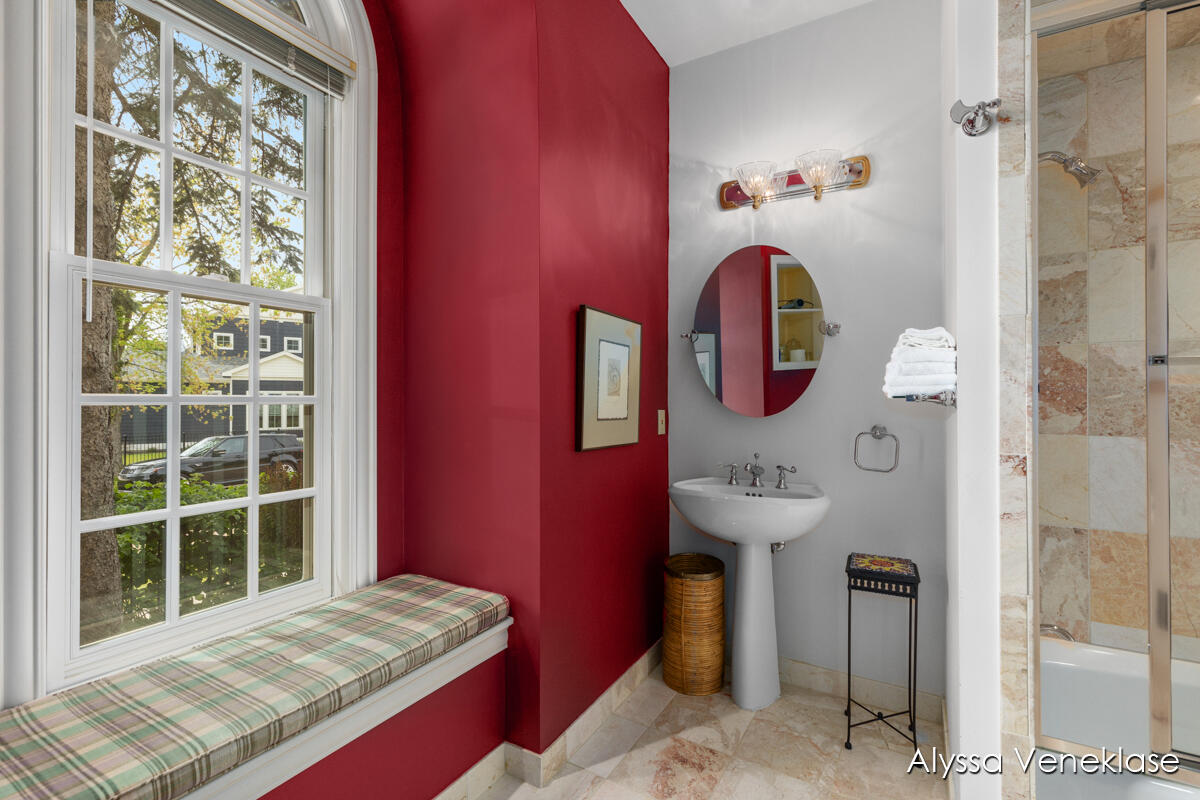 404 N Shore Drive Property Photo 22