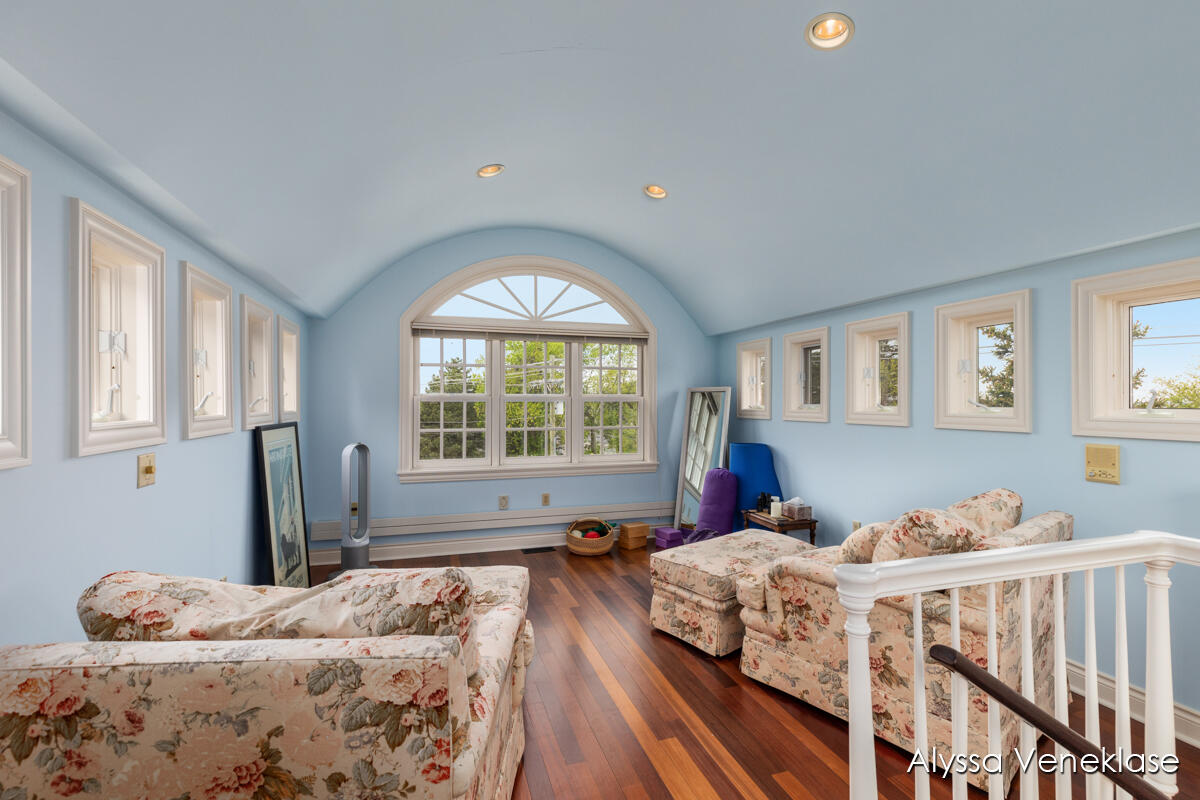 404 N Shore Drive Property Photo 34