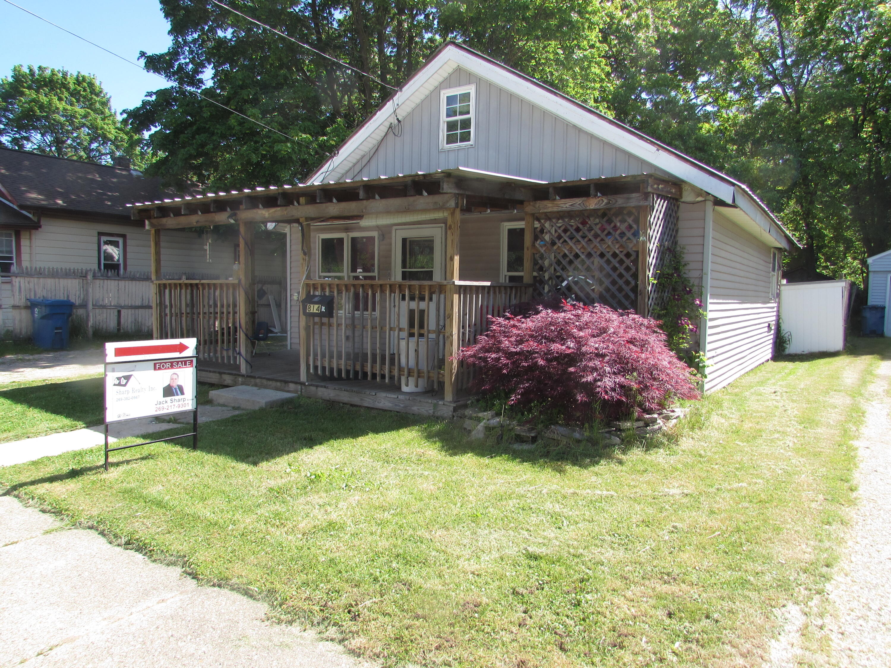 814 Ira Avenue Property Photo 3