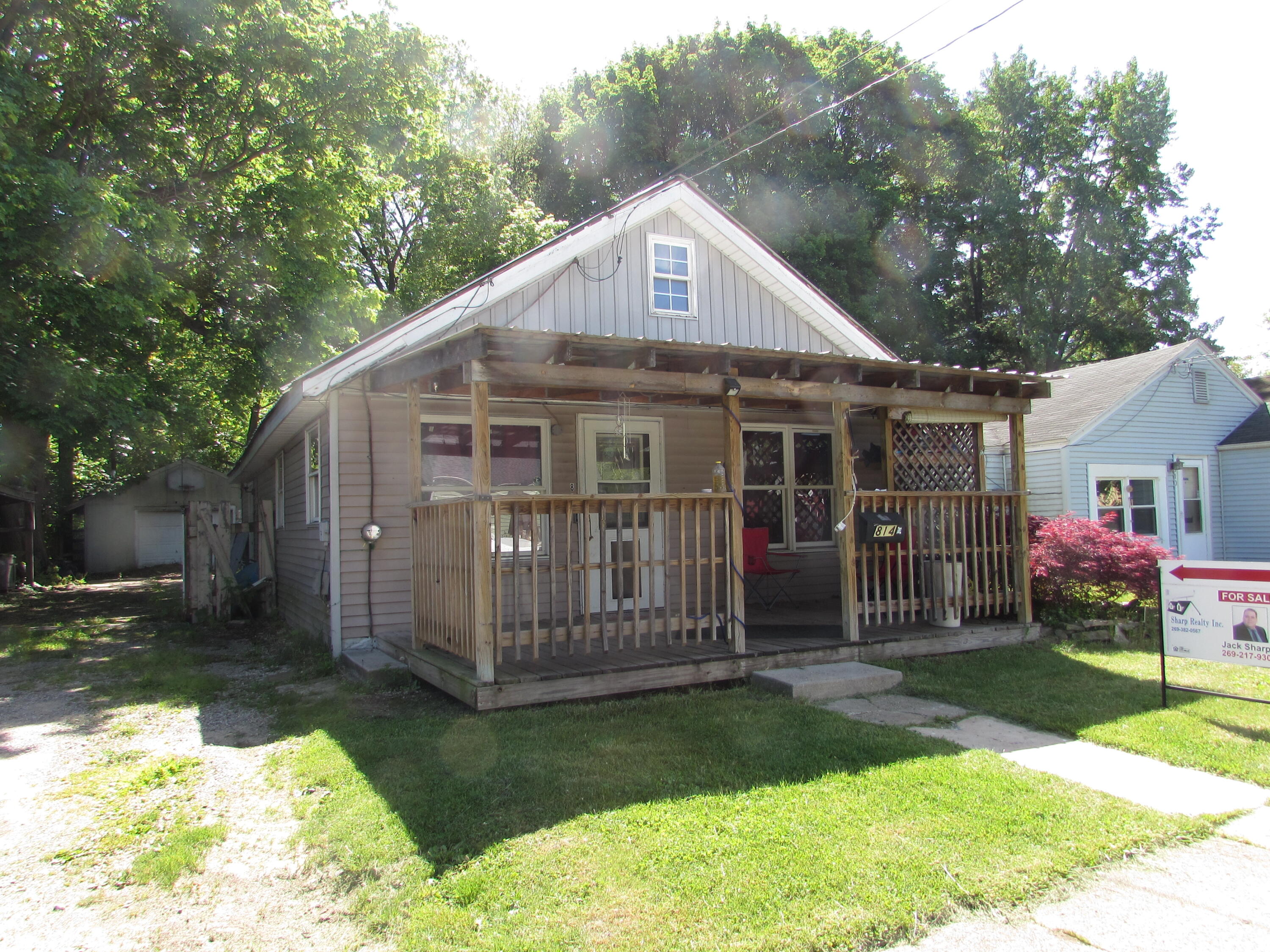 814 Ira Avenue Property Photo 4