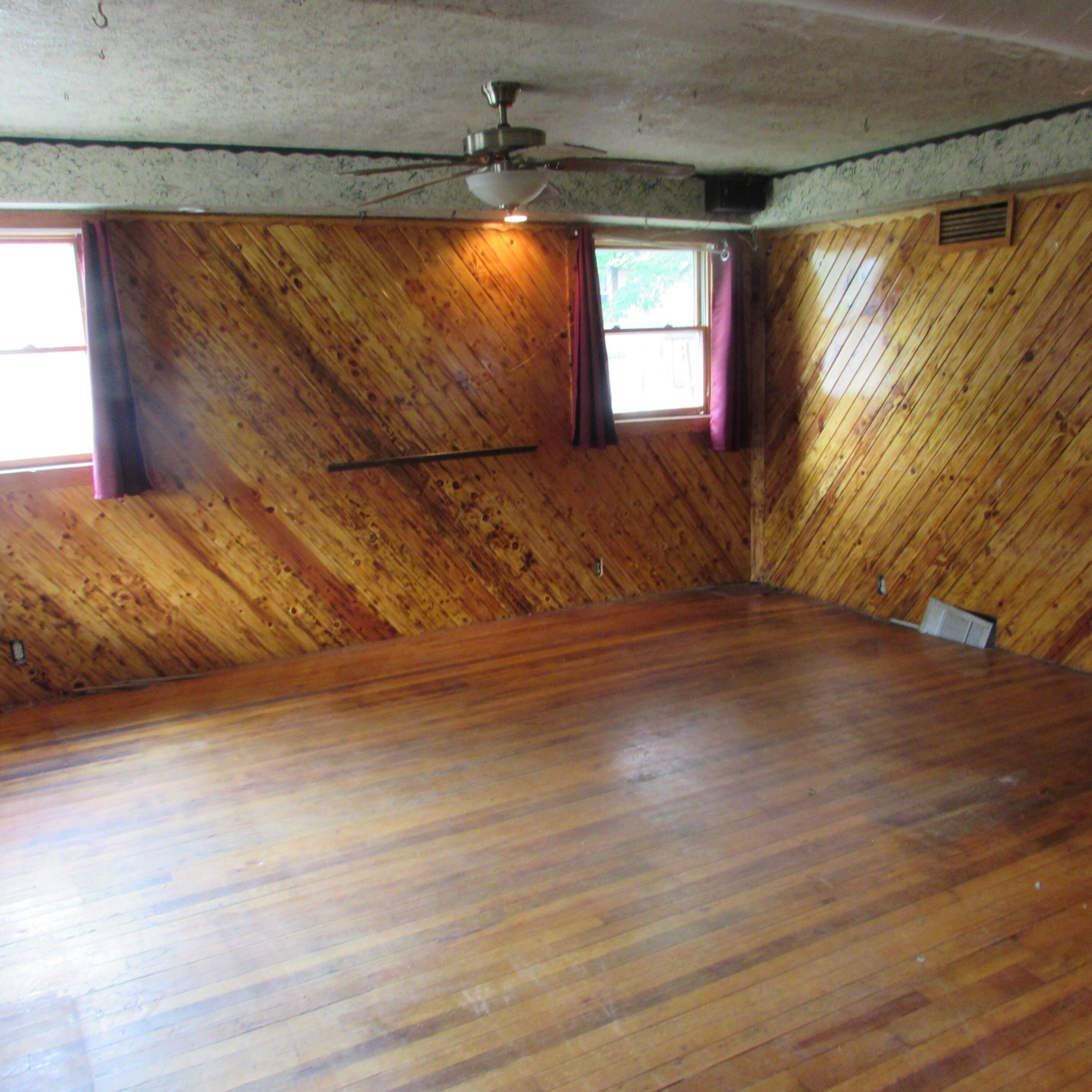814 Ira Avenue Property Photo 6