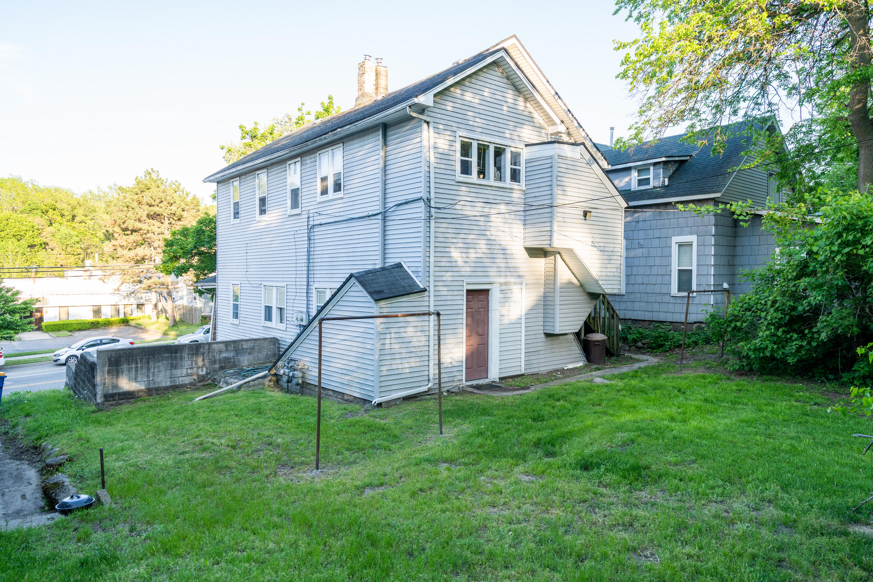 733 Lafayette Avenue Ne Property Photo 1