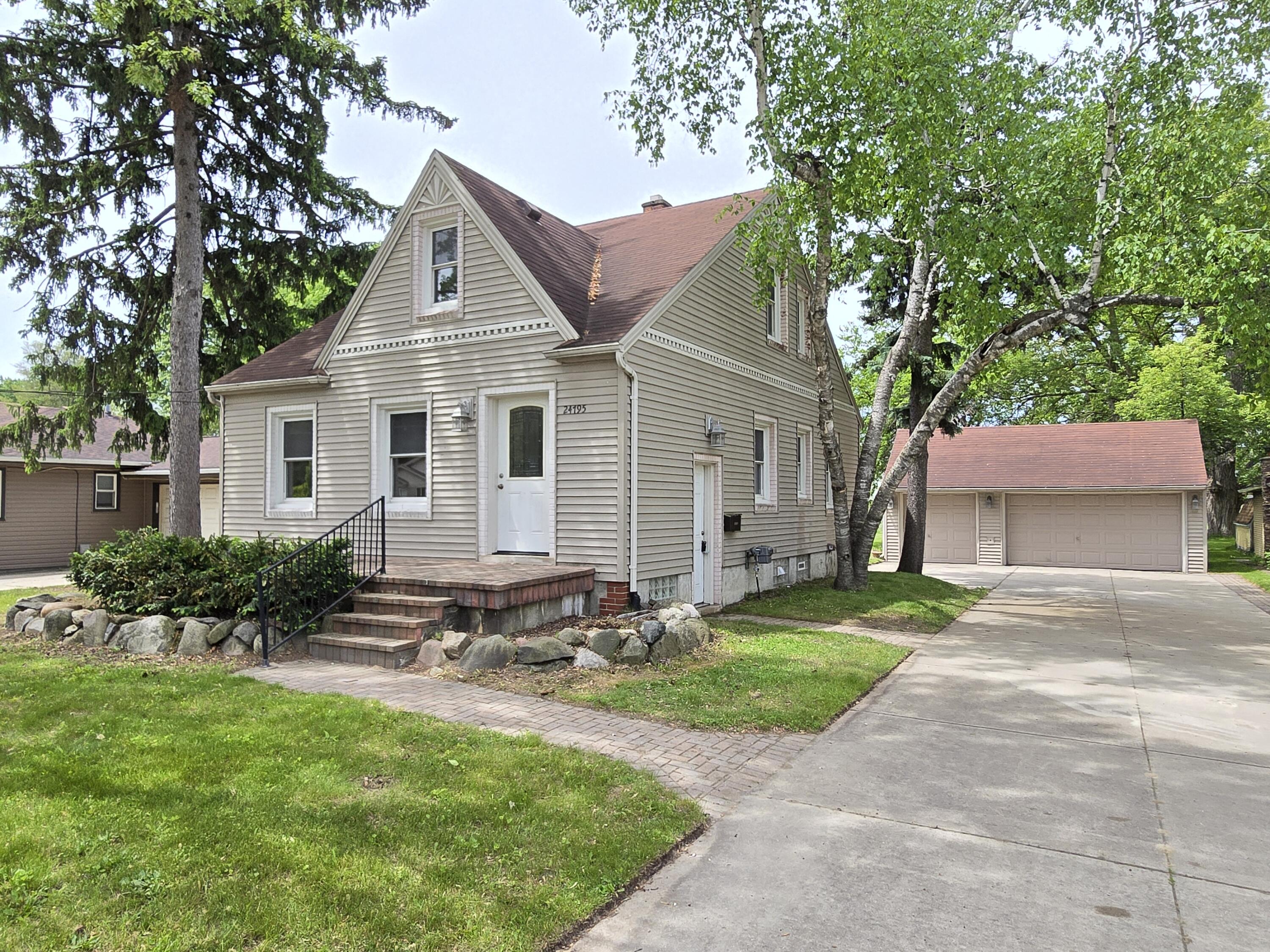 24795 Eureka Avenue Property Photo 1