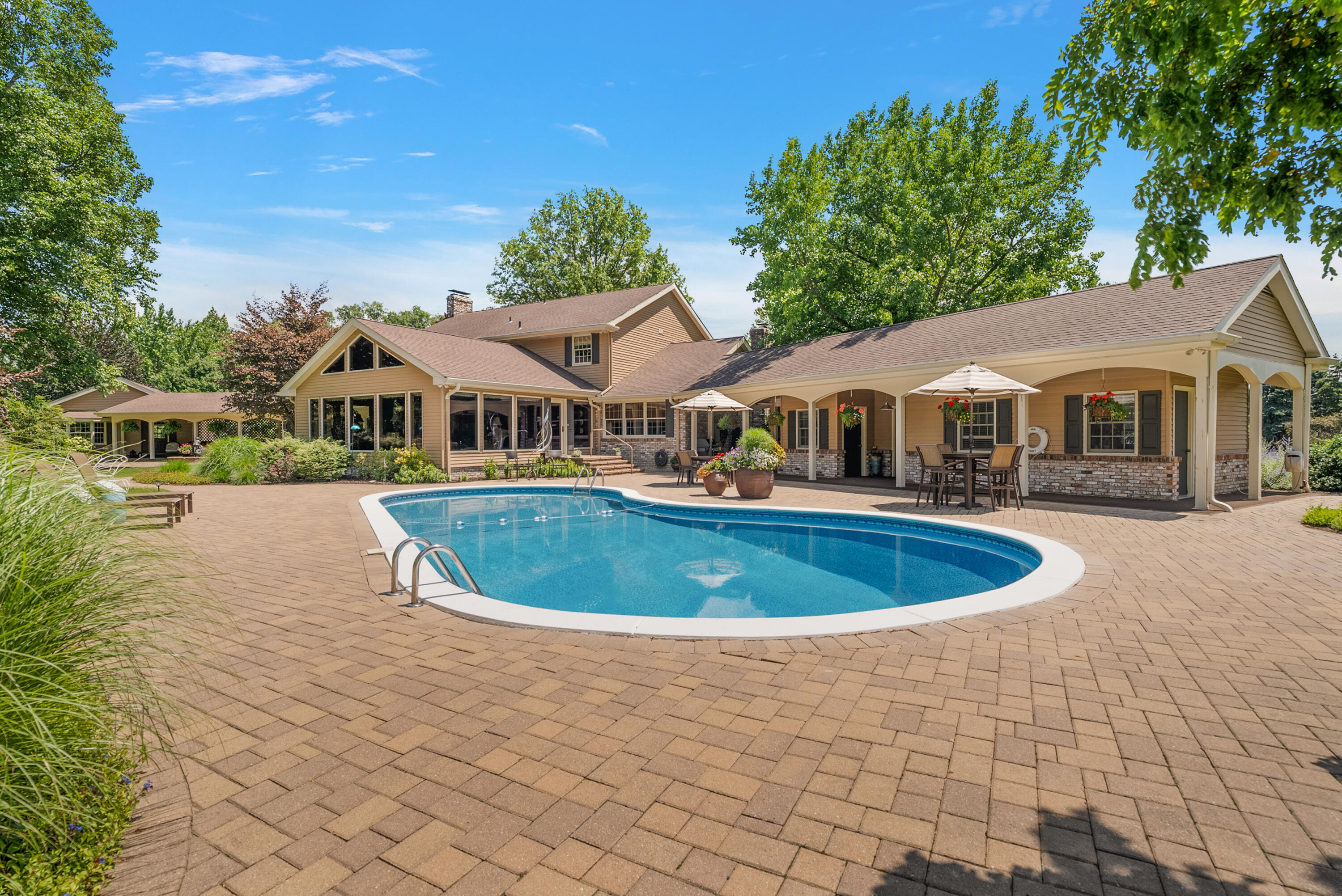 6130 Eidson Road Property Photo 1