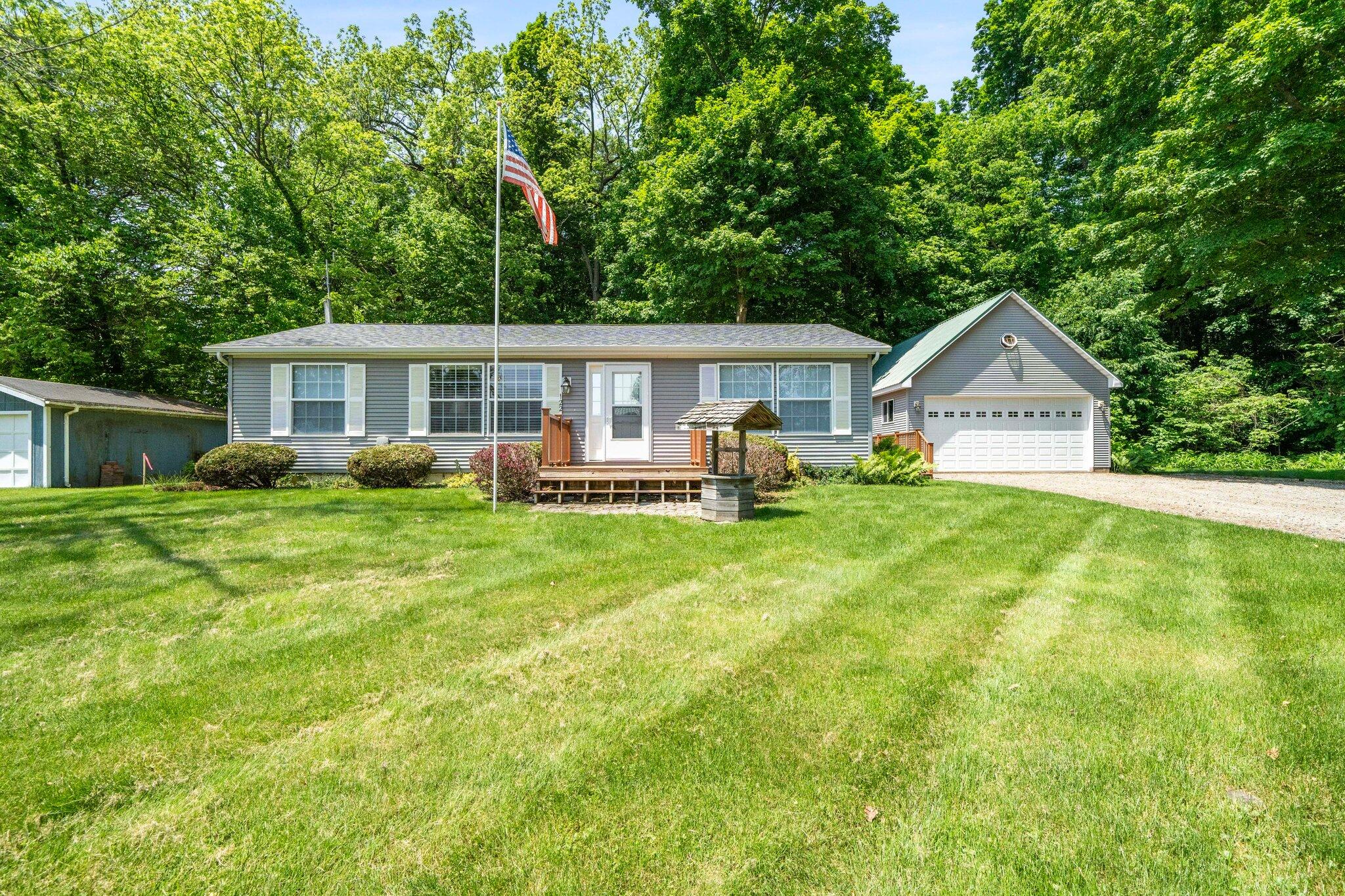 61738 Lake View Drive Property Photo 1
