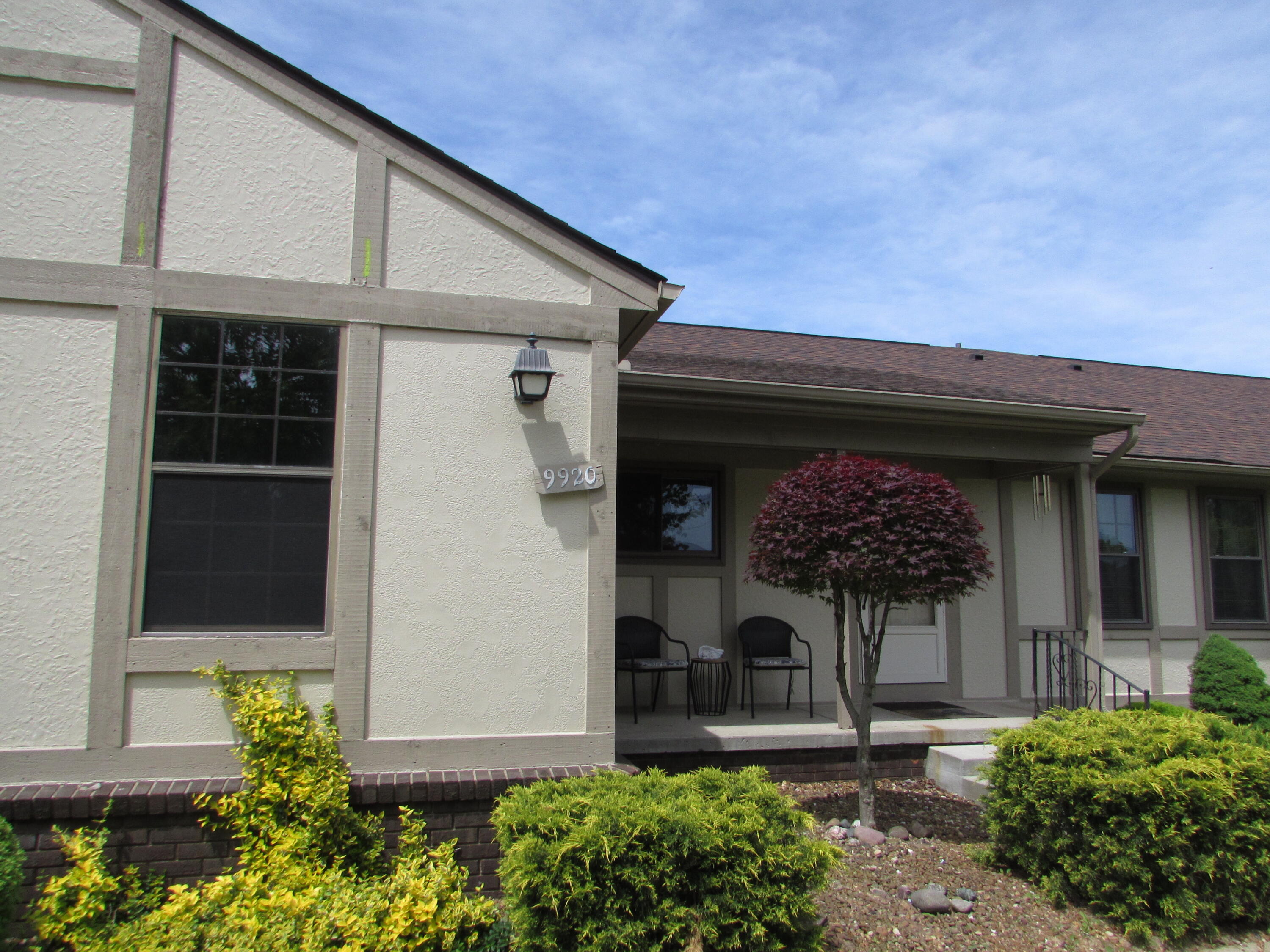 9920 Camridge Court Property Photo 1