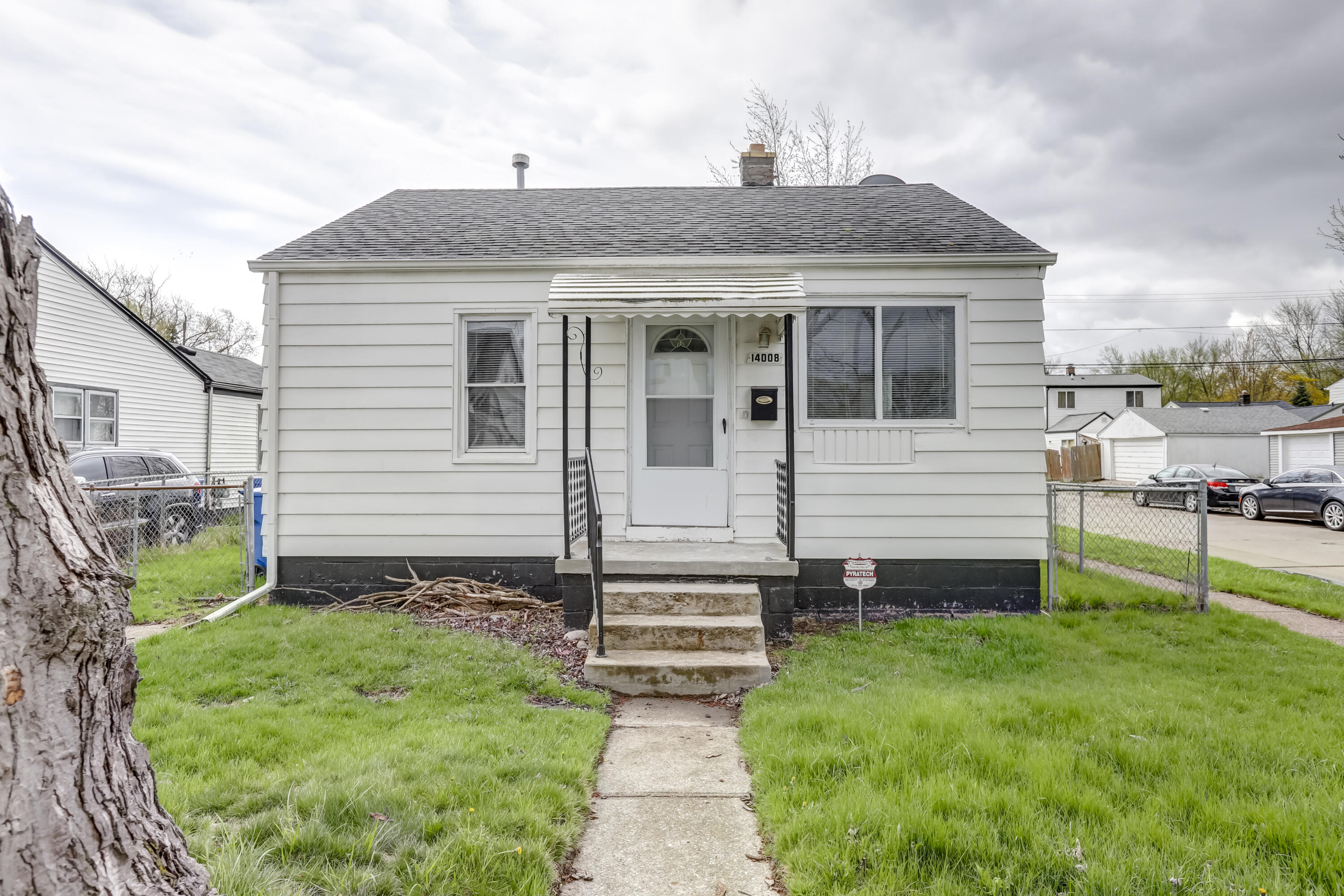 14008 Hobart Avenue Property Photo 1