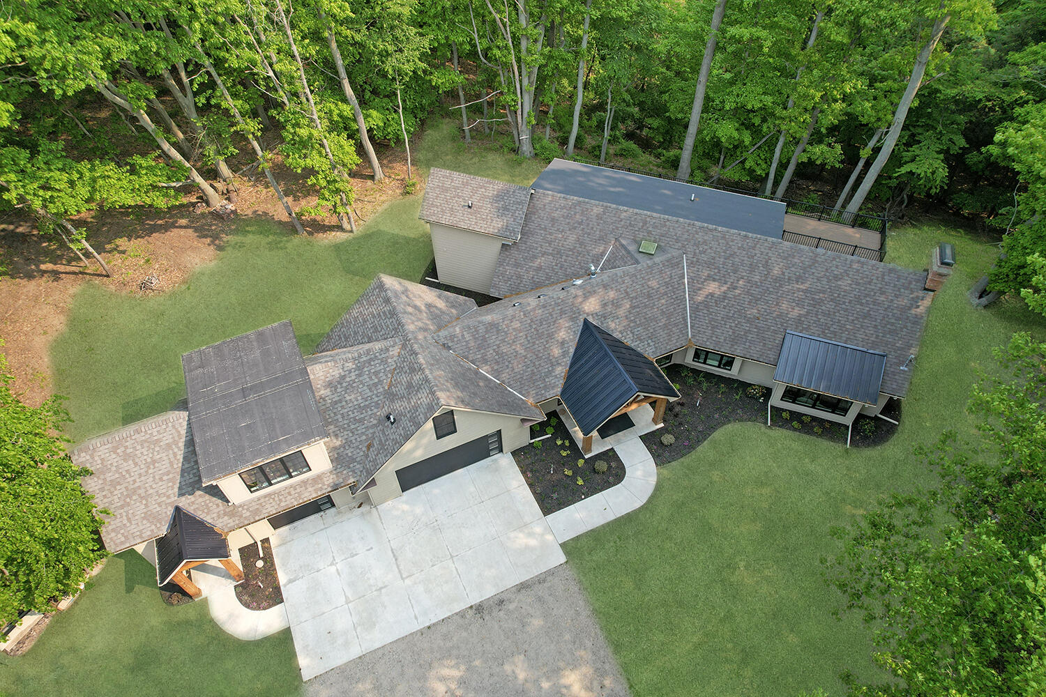 582 Campbell Road Property Photo