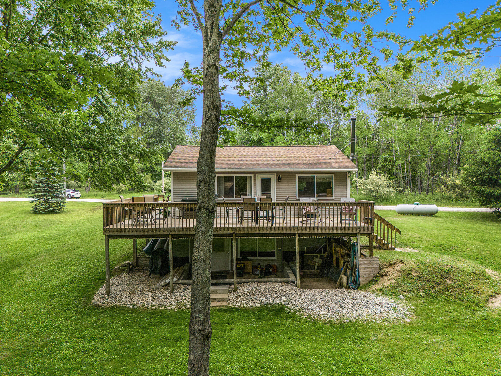 9503 N Lee Drive Property Photo 1