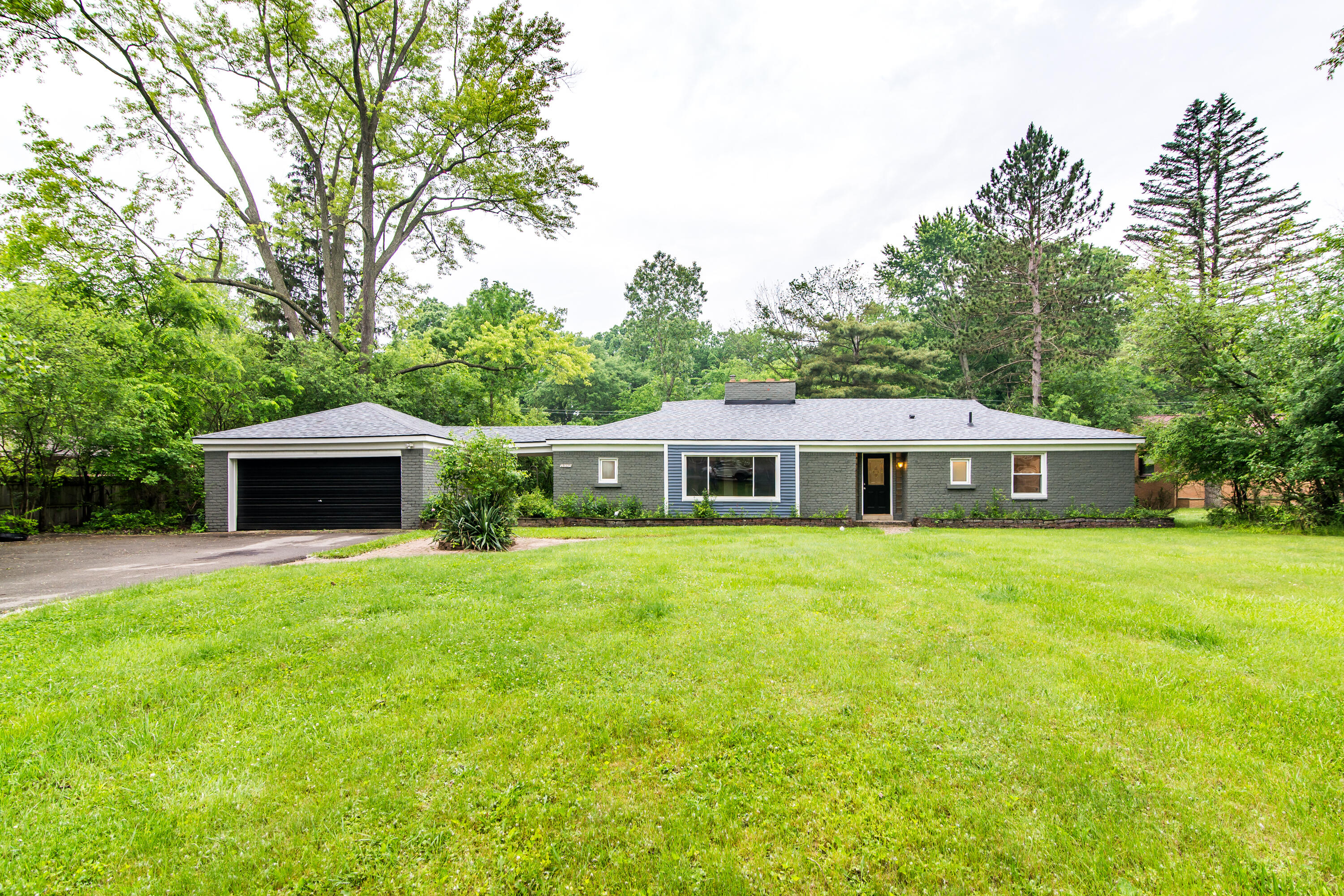 25525 Edgemont Drive Property Photo 1