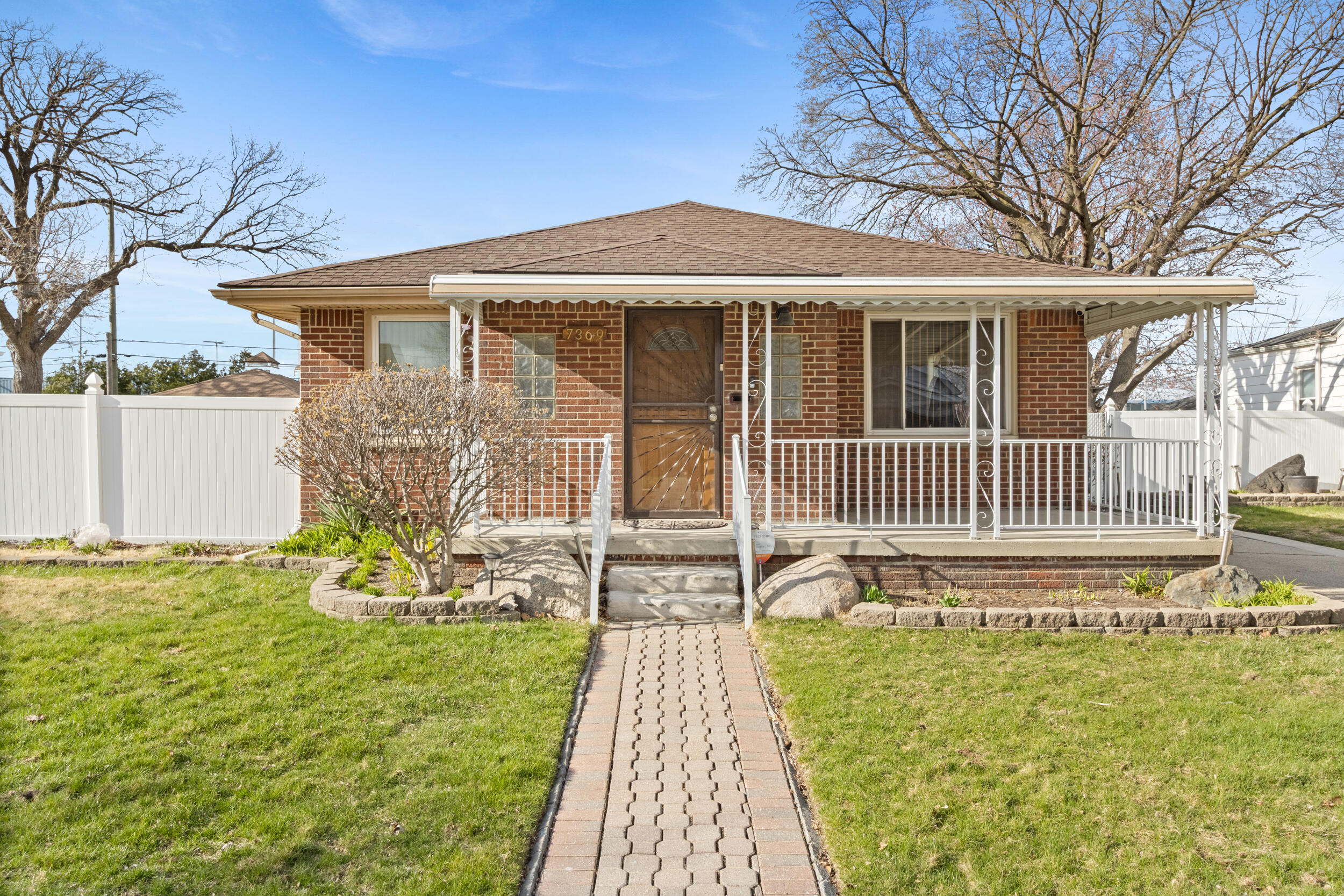 7369 Helen Property Photo 1