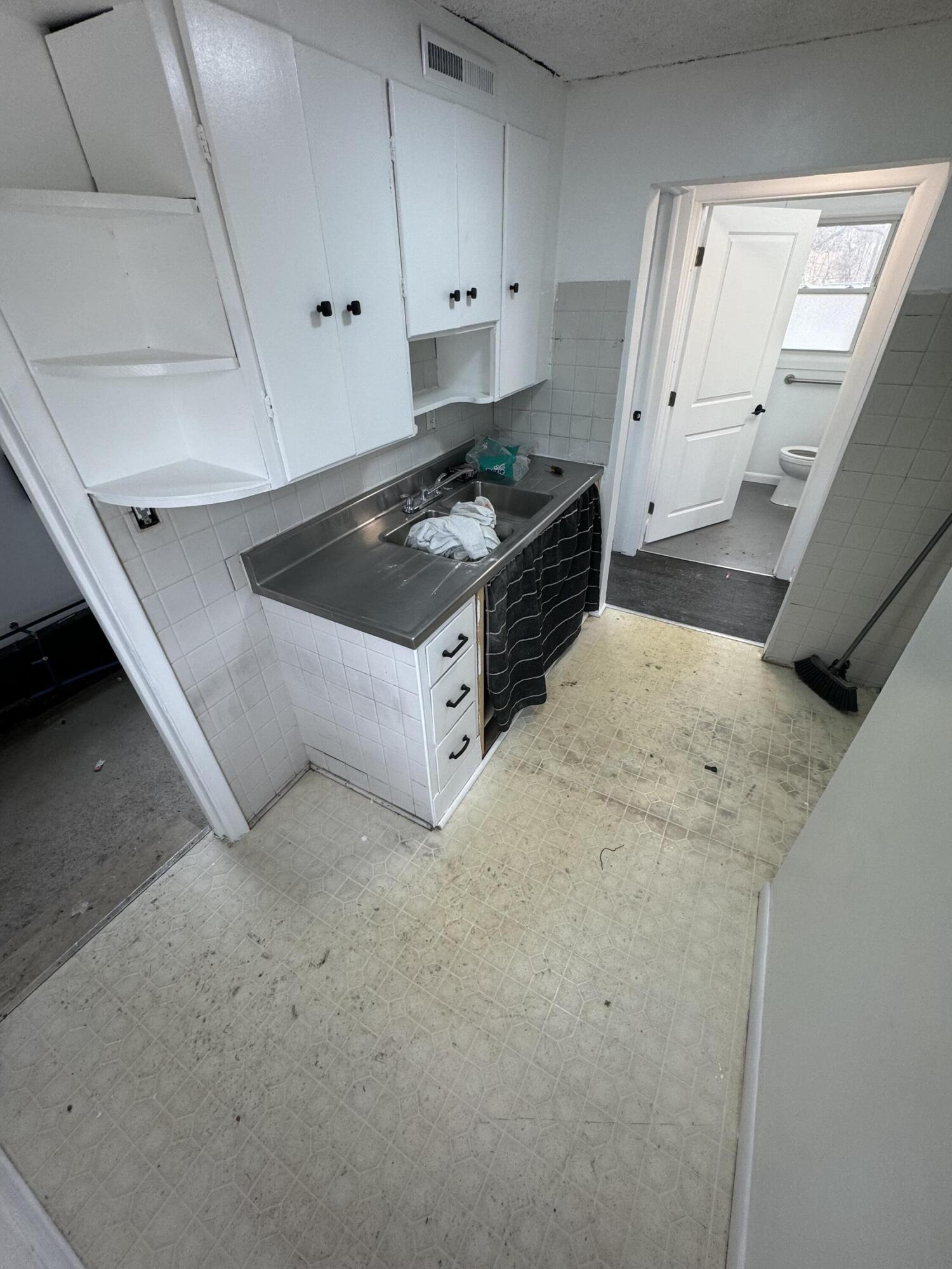 6921 Middlebelt Road Property Photo 11