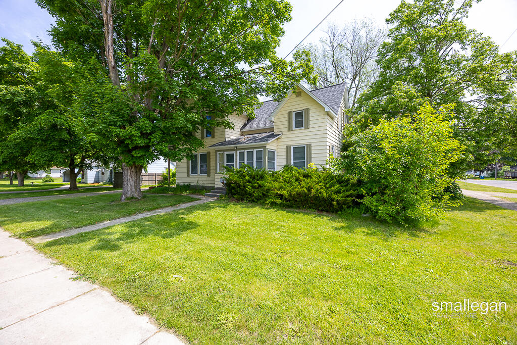 186 N Elm Street Property Photo 1