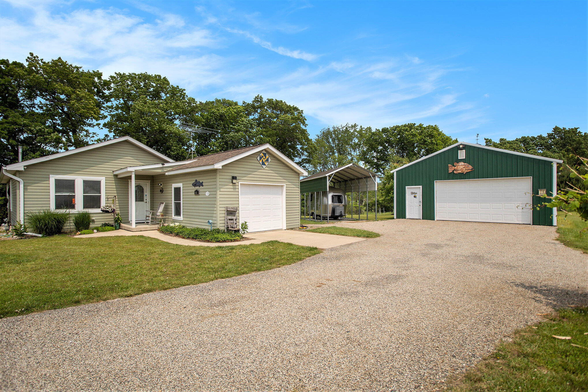 667 River Road Property Photo 1