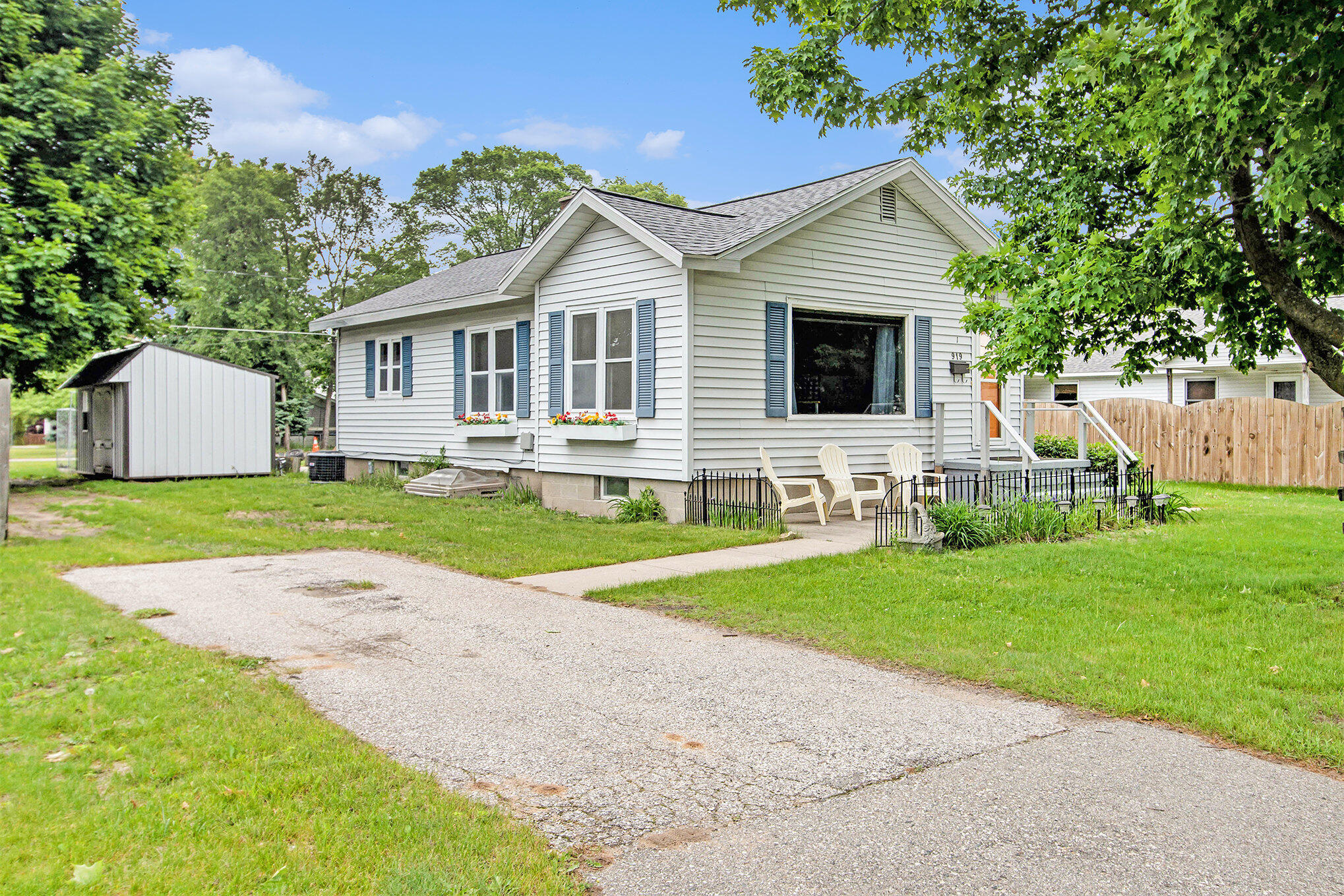 919 Lawndale Street Property Photo 1