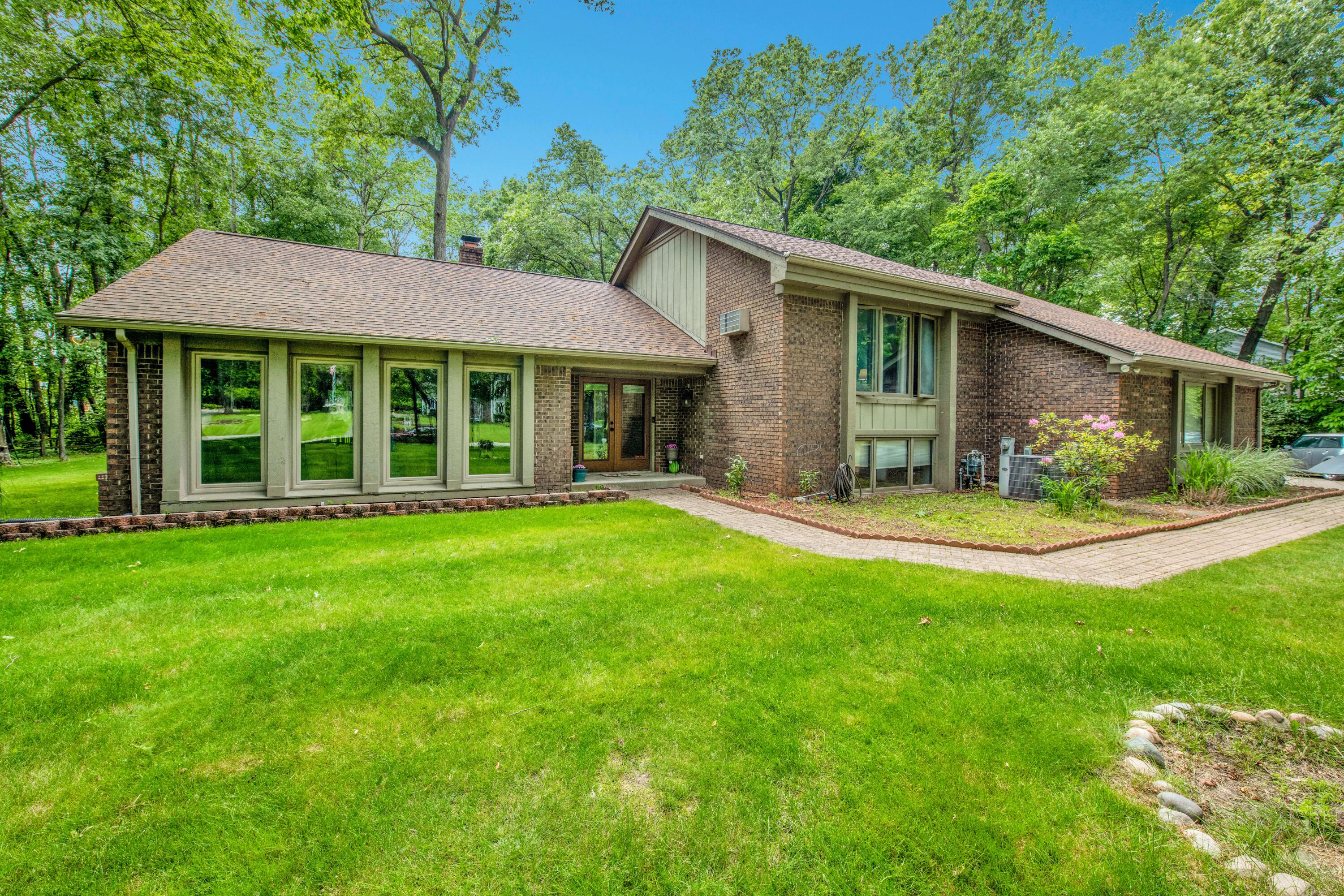5244 Bradford Circle Property Photo 1