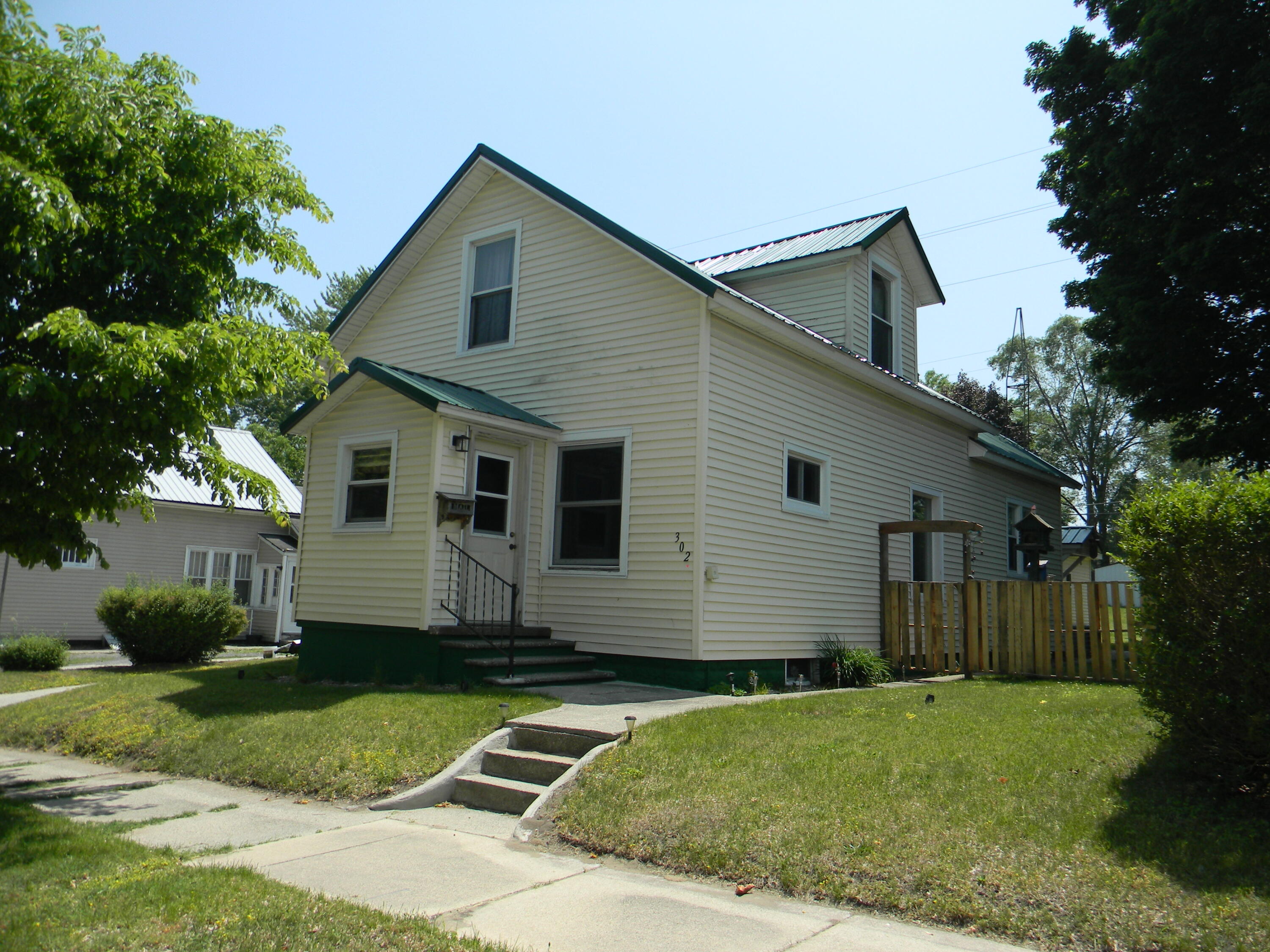 302 First Street Property Photo 1