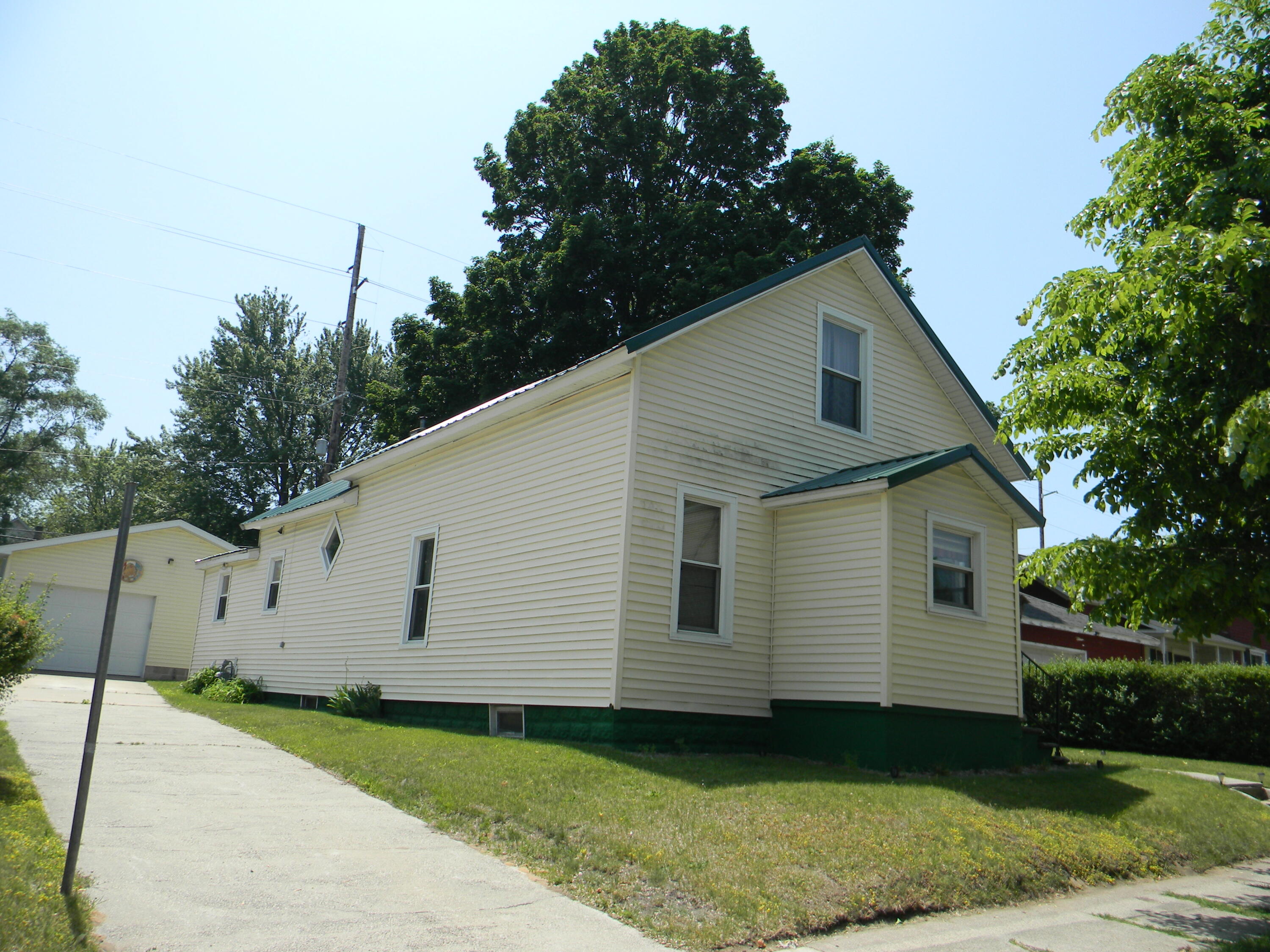 302 First Street Property Photo 2