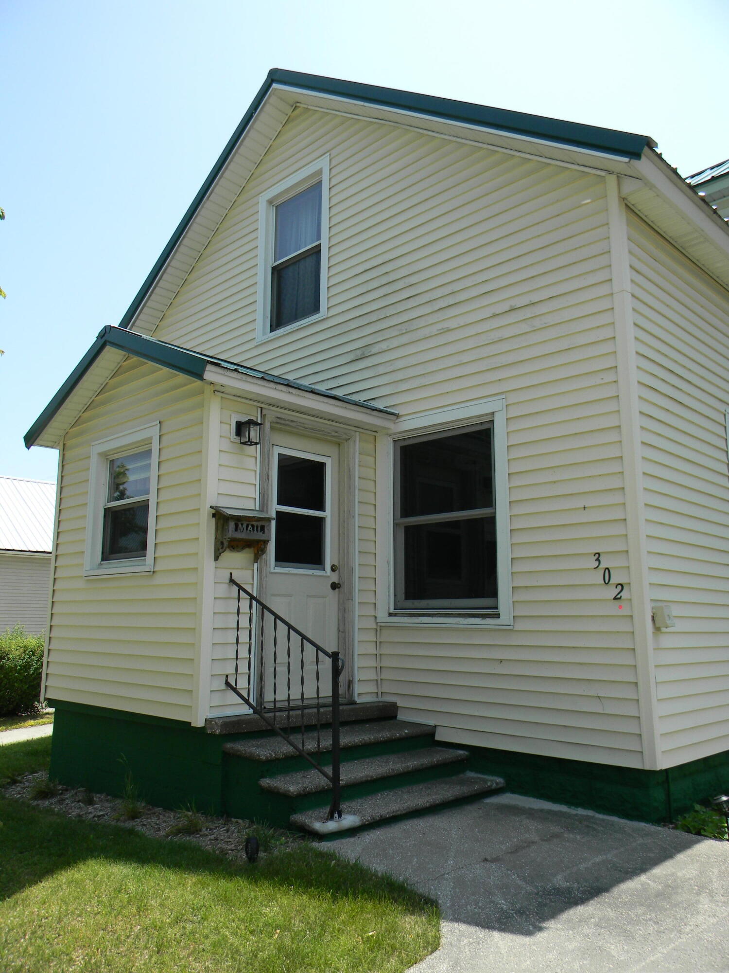 302 First Street Property Photo 32