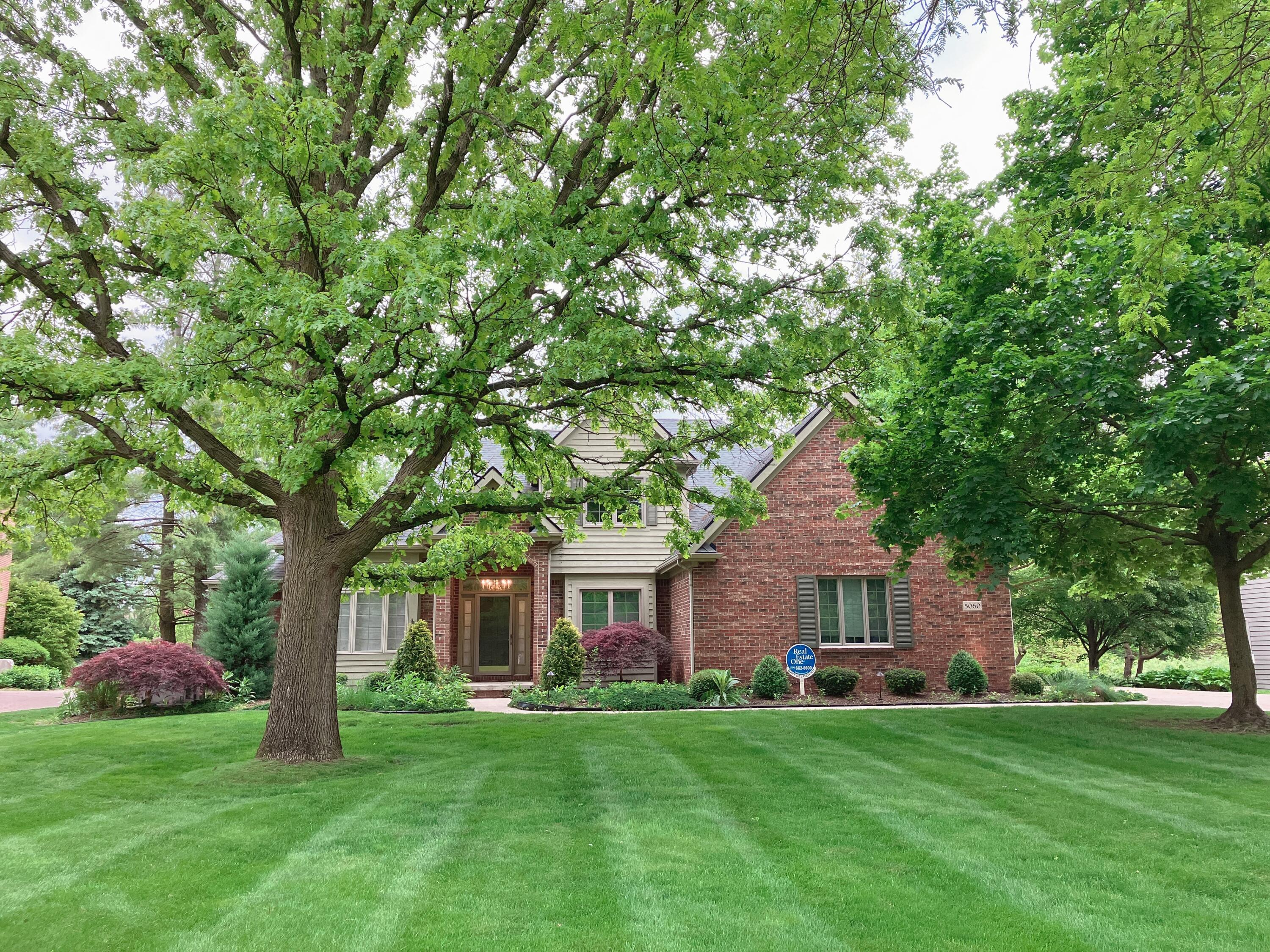 5060 Oak Tree Court Property Photo 1