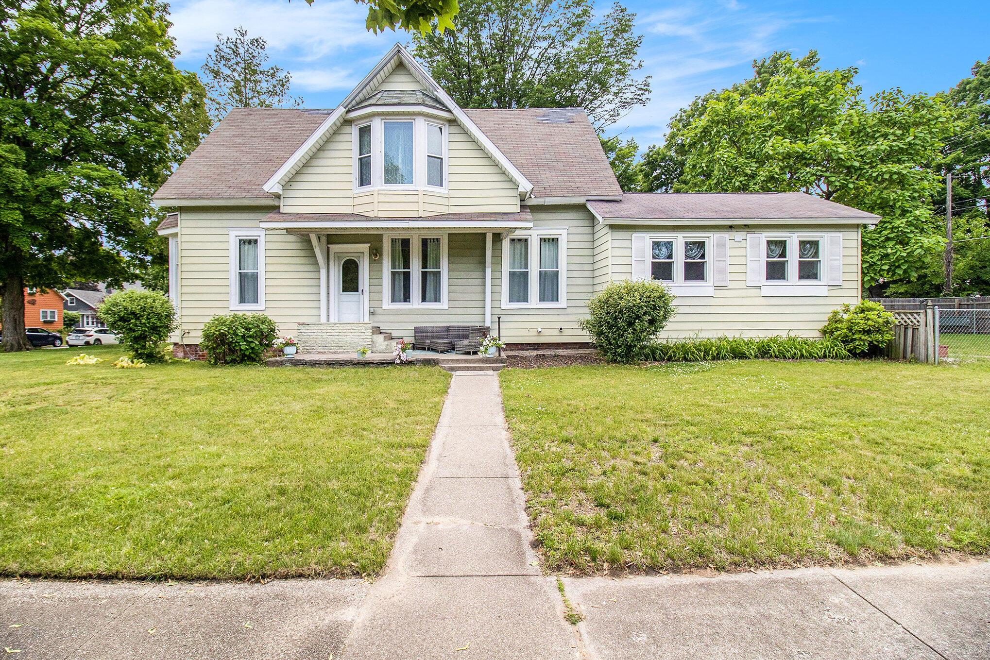 409 E Filer Street Property Photo 1