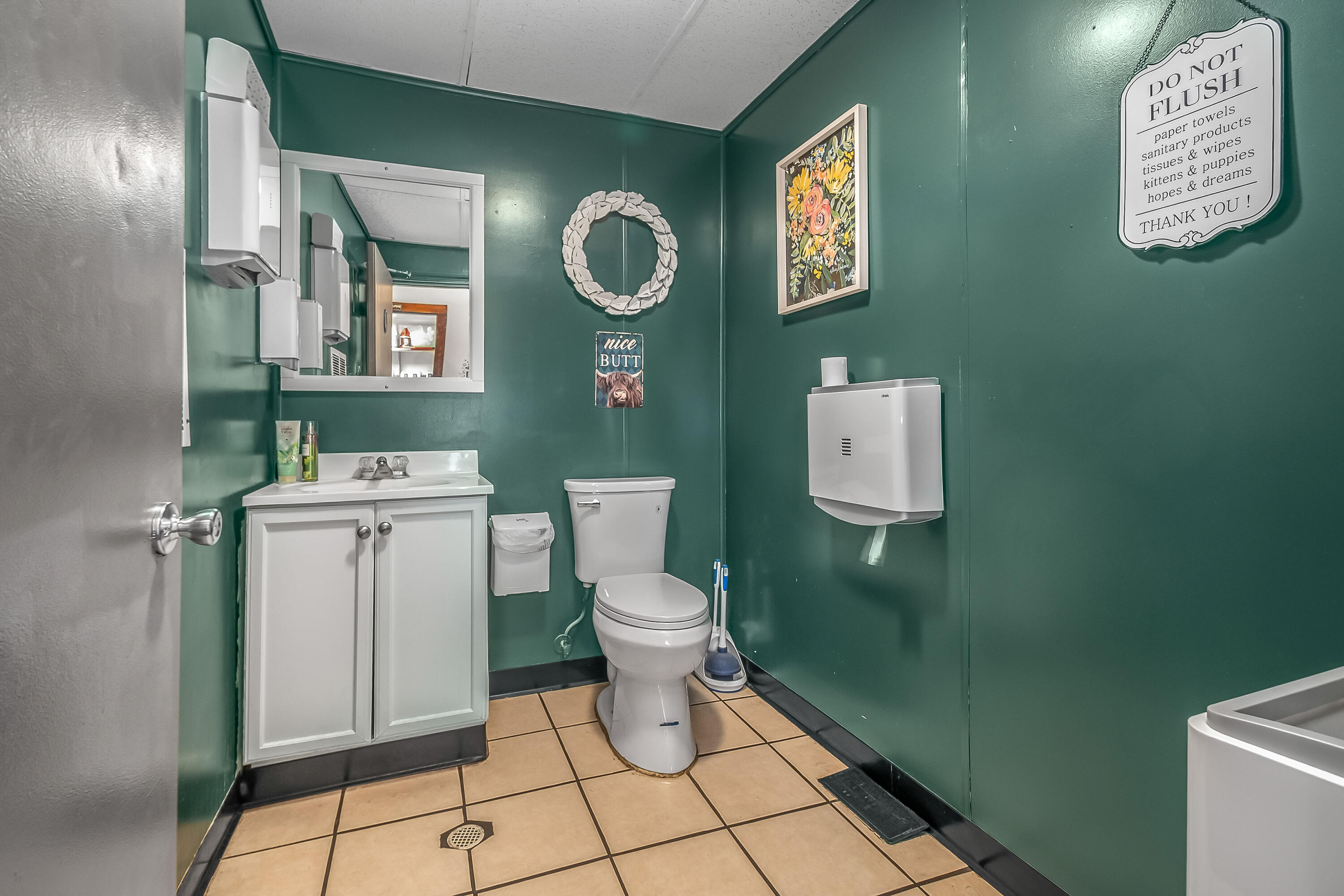 15 E Chicago Street Property Photo 16