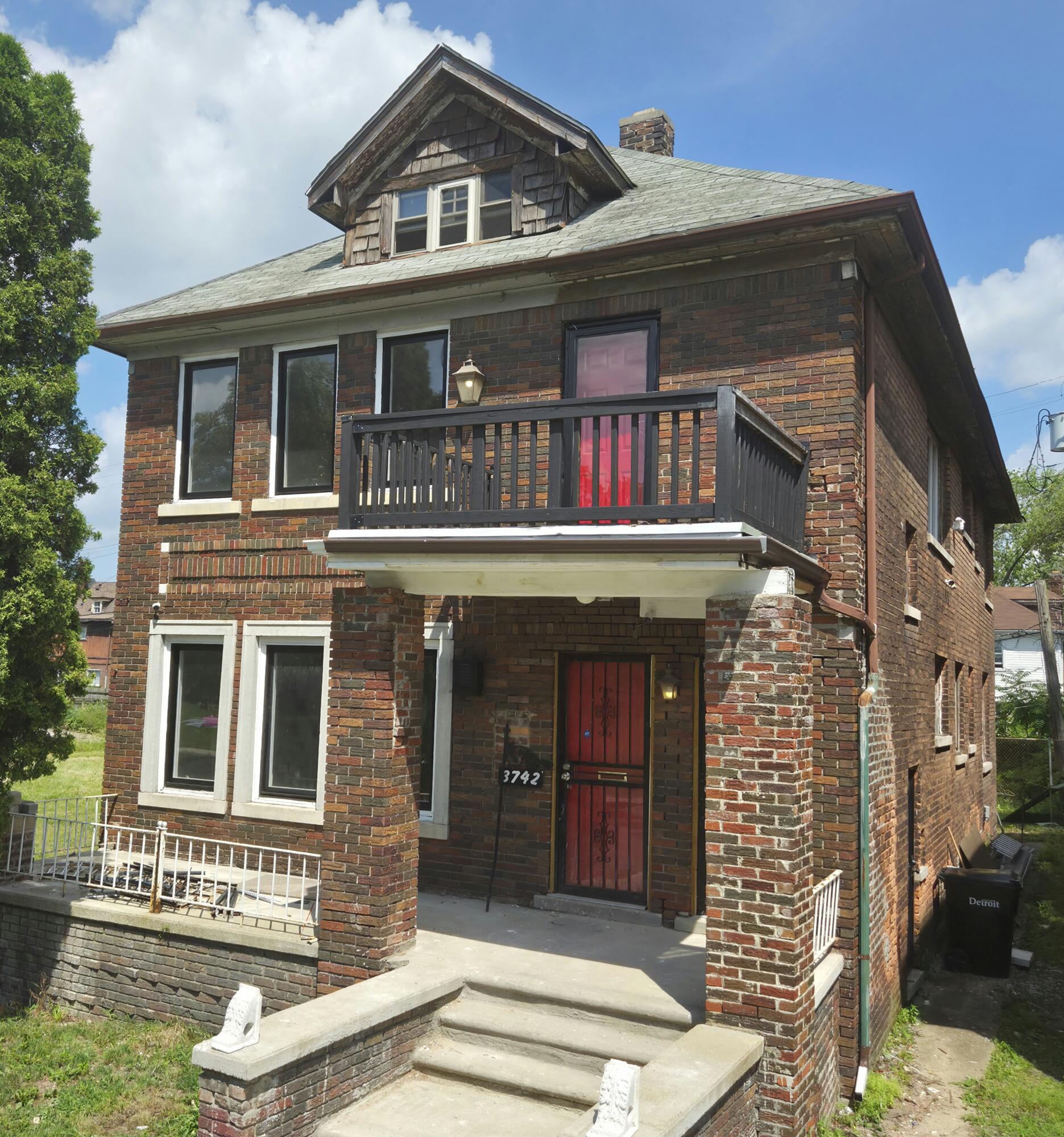 3742 W Grand Street Property Photo 1