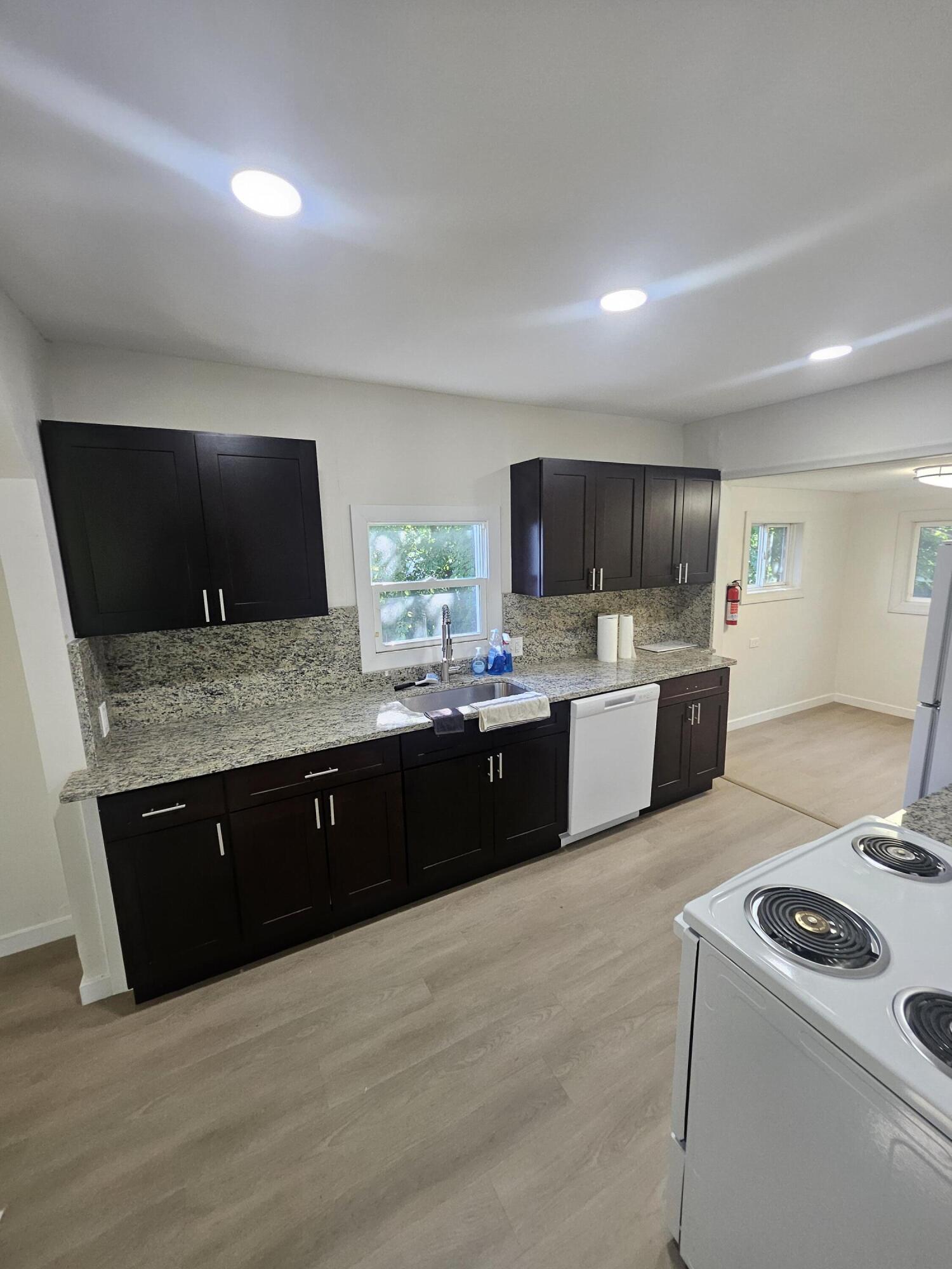 1221 S Congress Street Property Photo 3