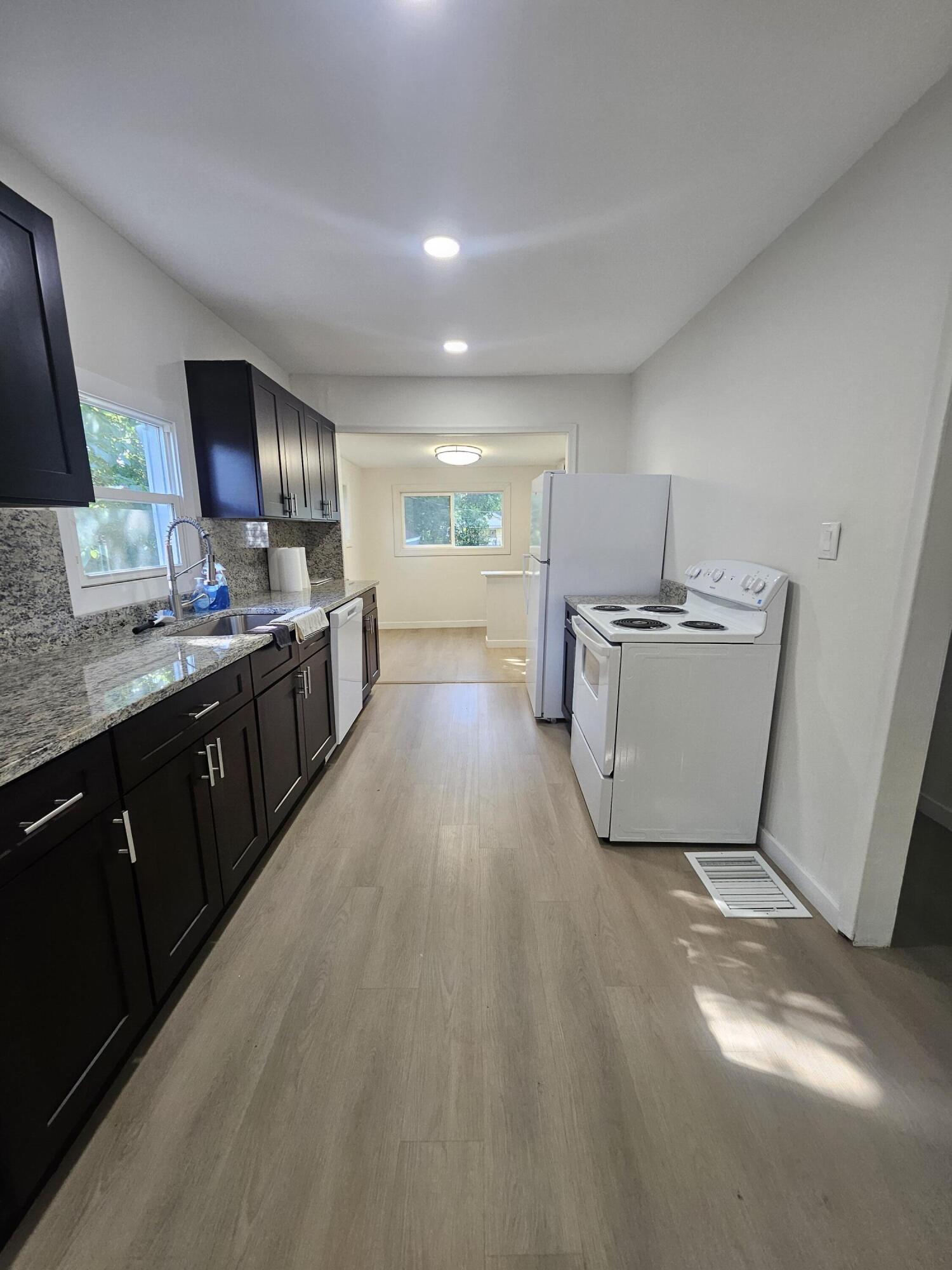 1221 S Congress Street Property Photo 4