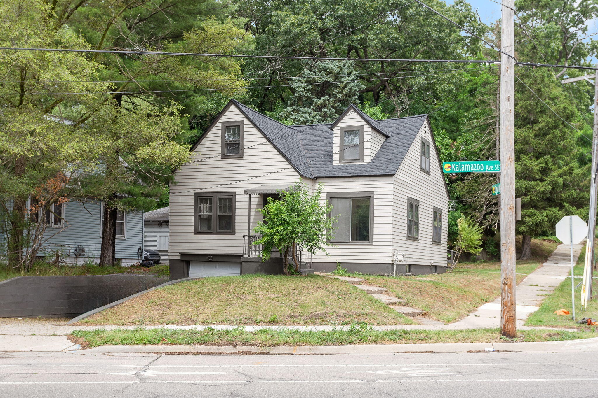 1680 Kalamazoo Avenue Se Property Photo 1