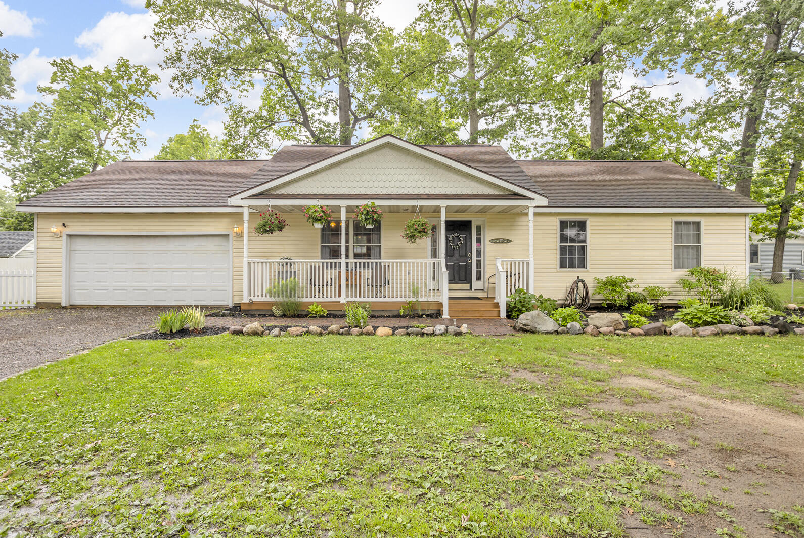 2151 Glenwood Court Property Photo 1