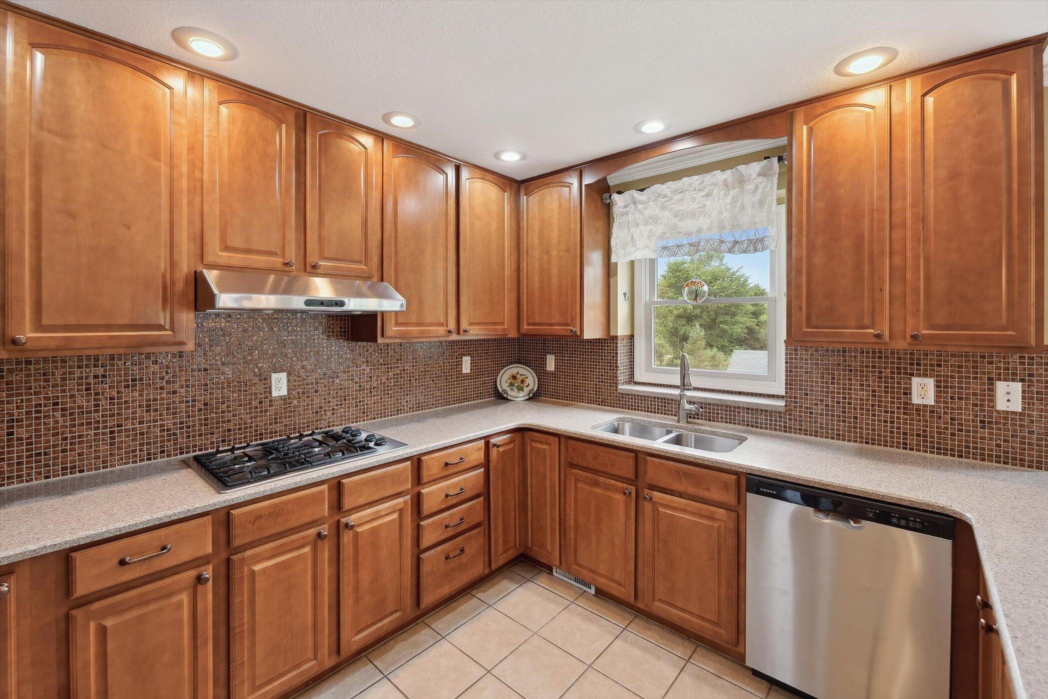 7118 Browns Lake Road Property Photo 14