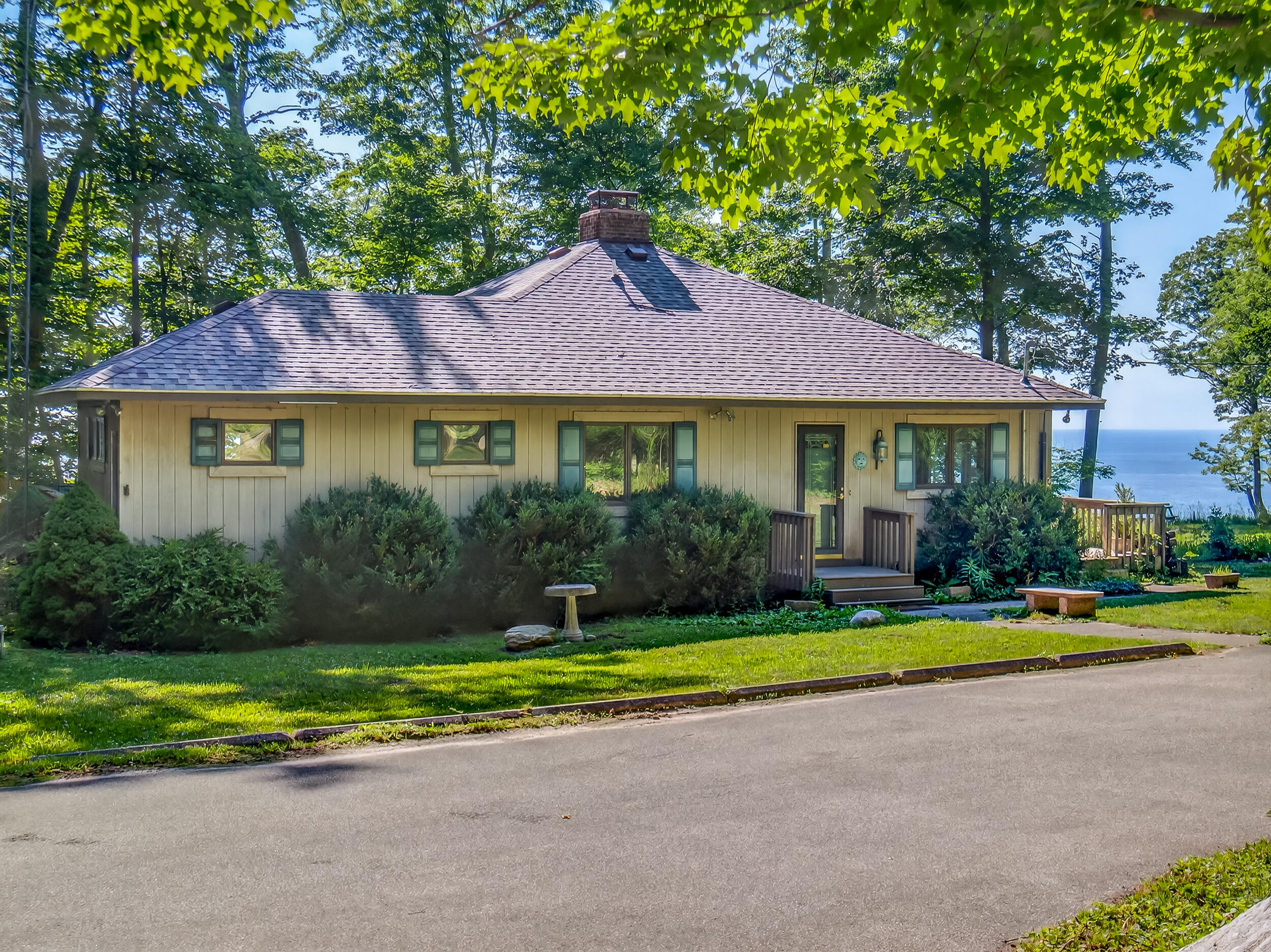 4569 S Lakeshore Drive Property Photo 1