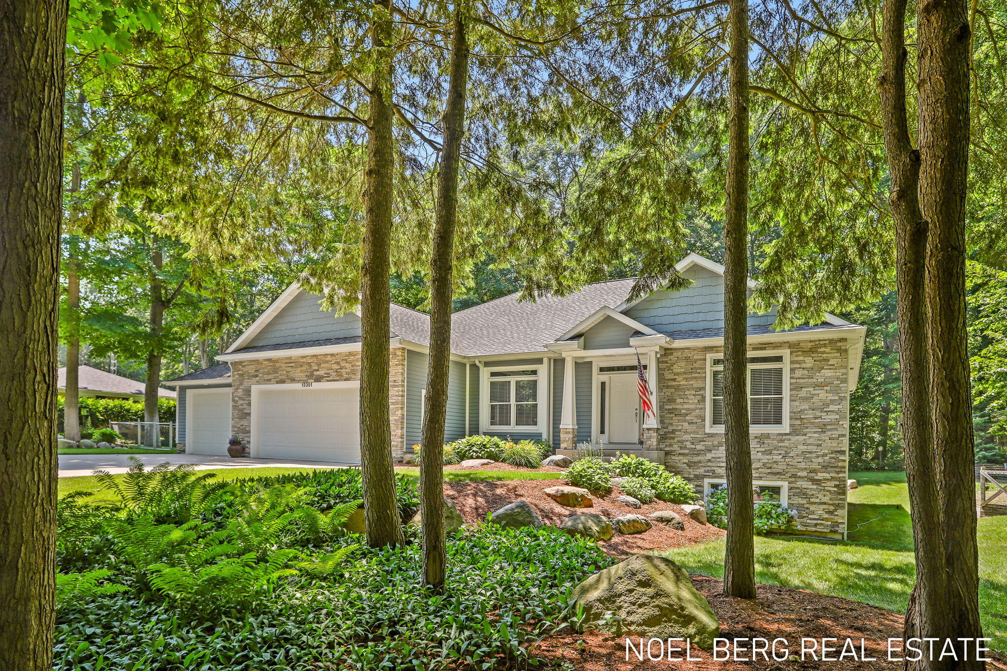 13351 Lakeshore Avenue Property Photo 1