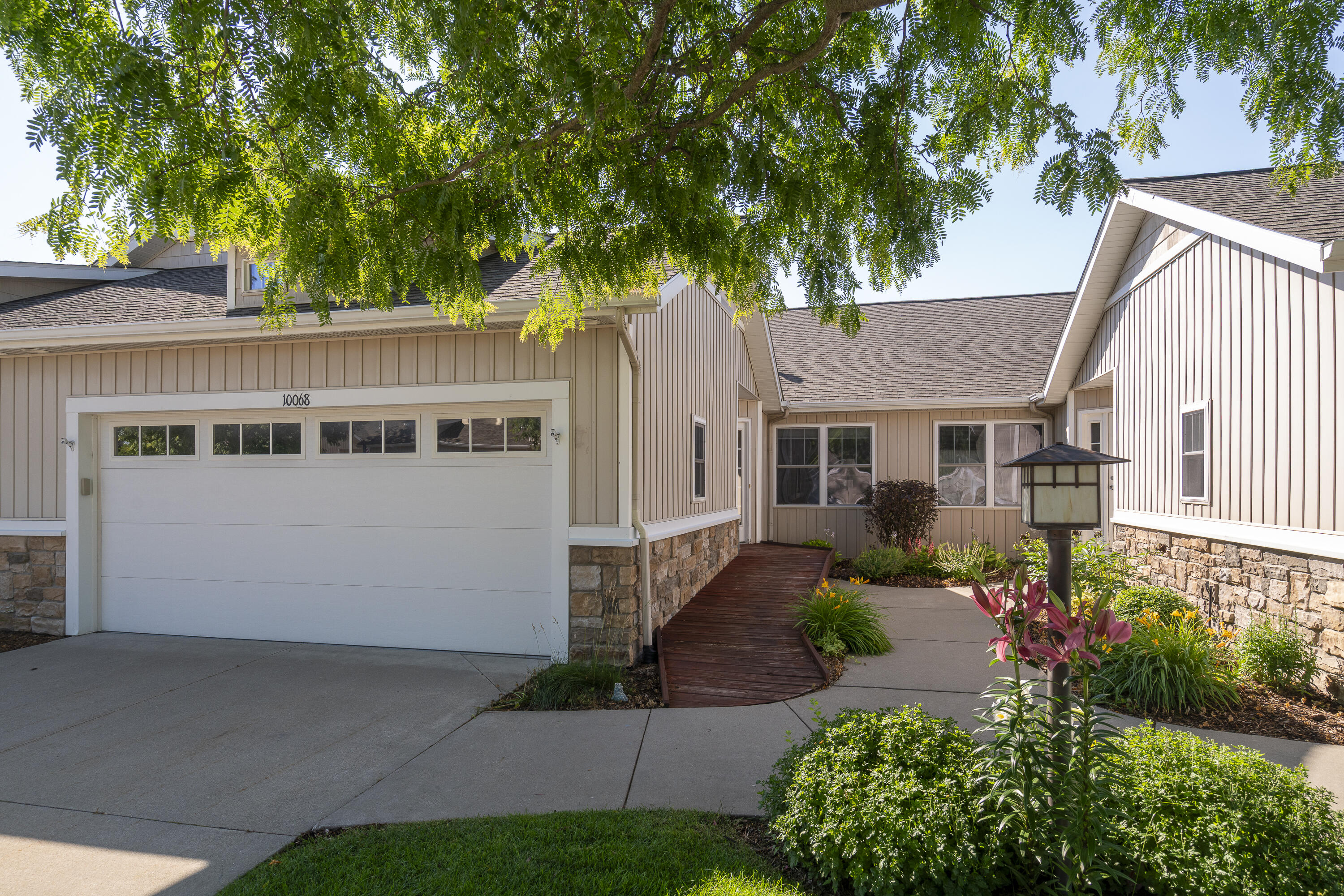 10068 S Crossroads Circle Se Property Photo 1