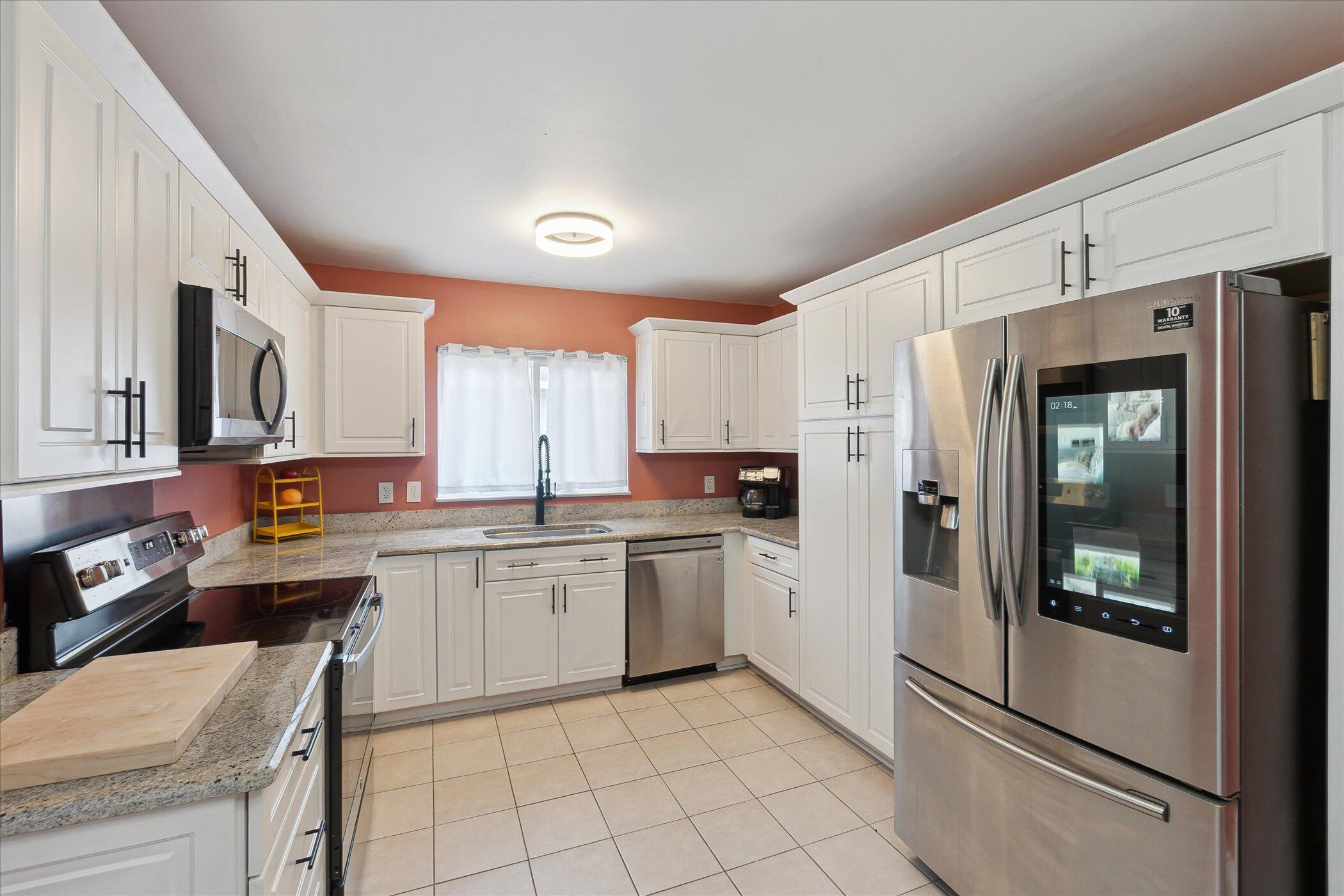 910 Newport Drive Property Photo 7