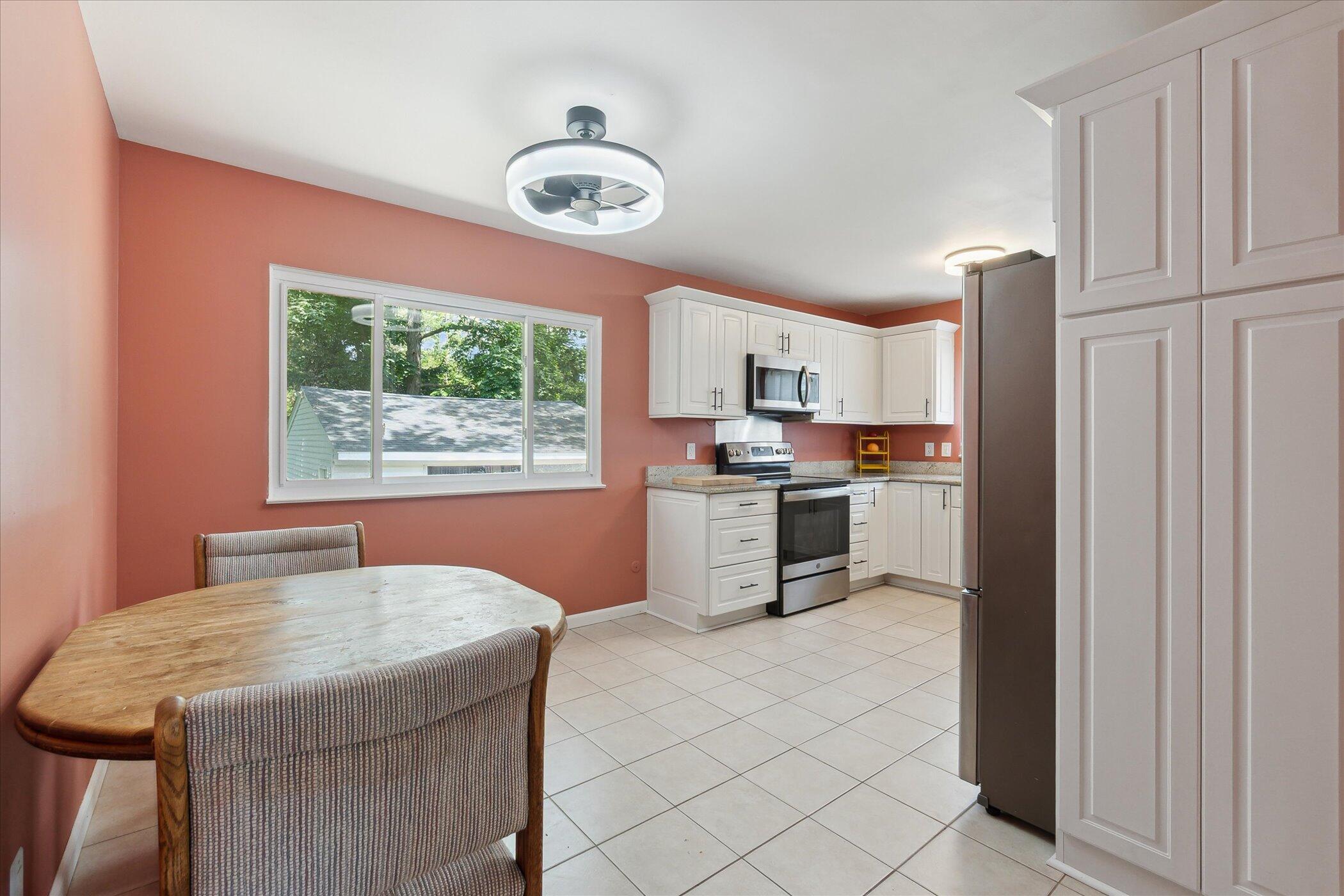 910 Newport Drive Property Photo 11
