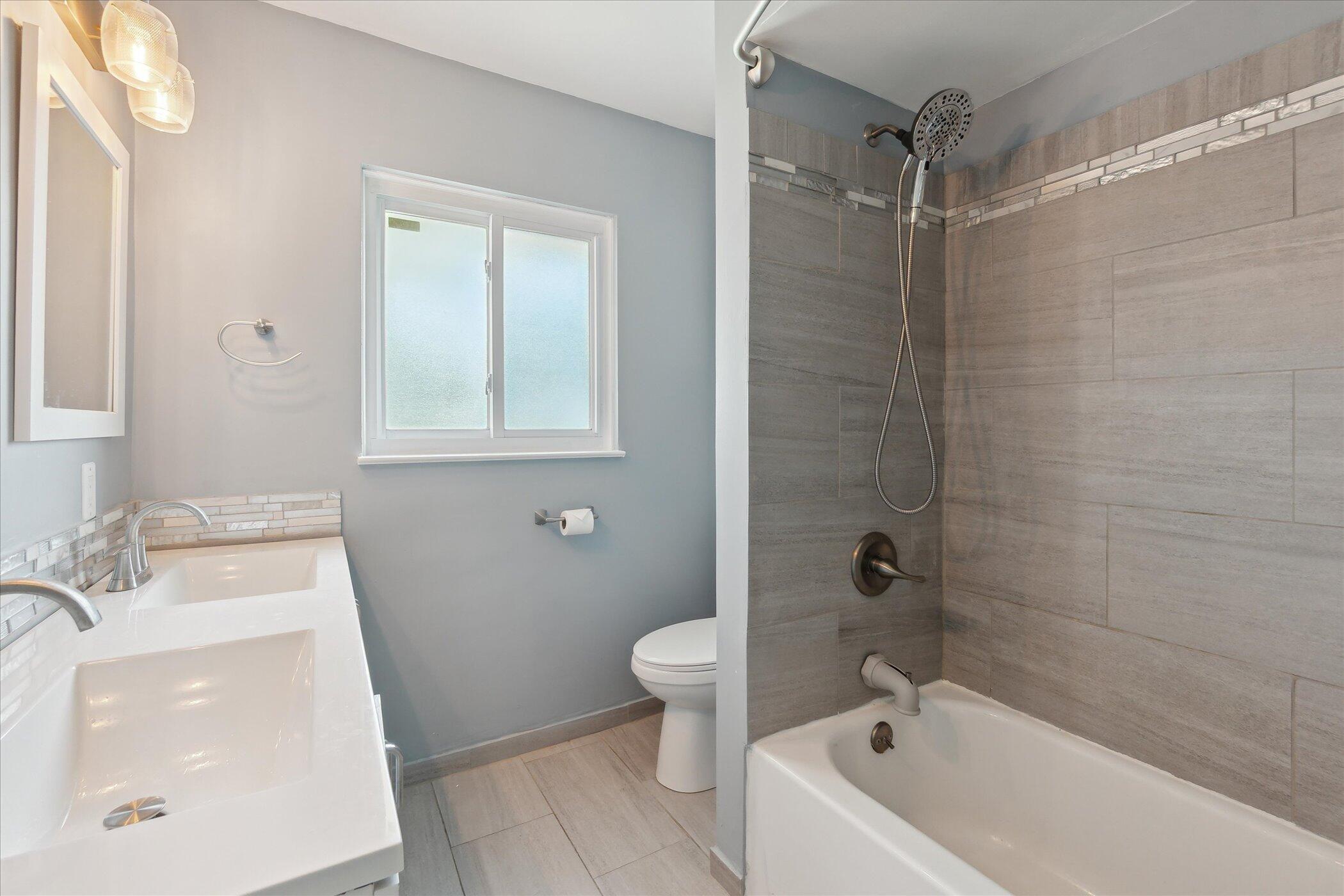 910 Newport Drive Property Photo 12