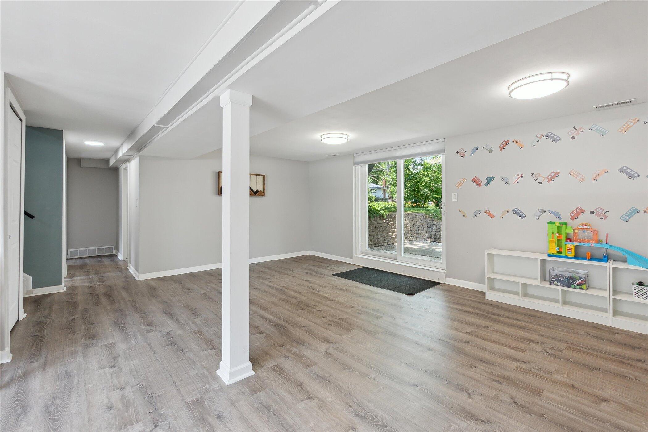 910 Newport Drive Property Photo 24